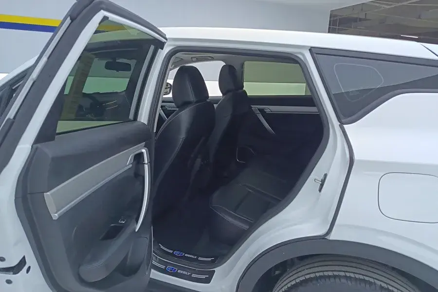 2025 GEELY COOLRAY thumbnail 2