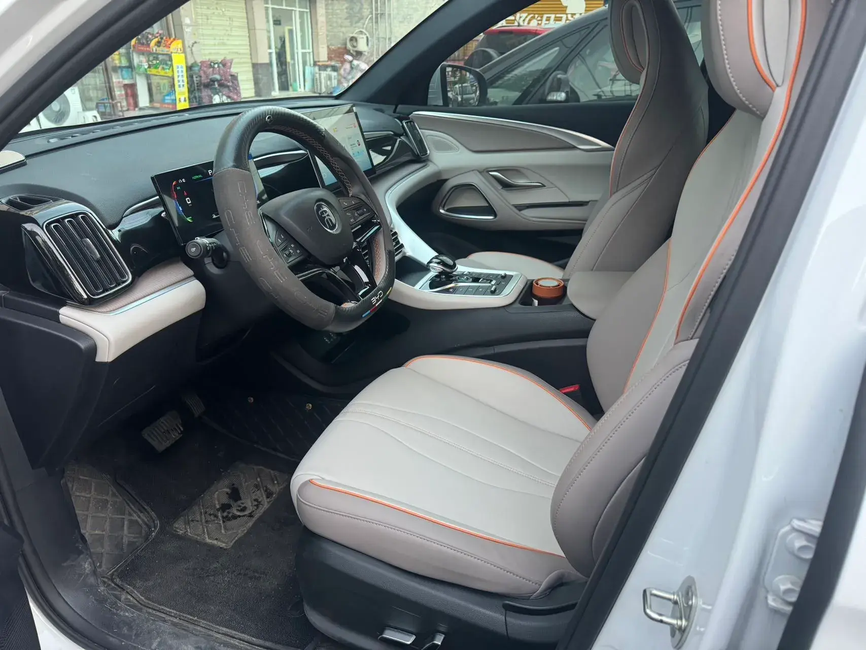 2024 BYD SONG thumbnail 3