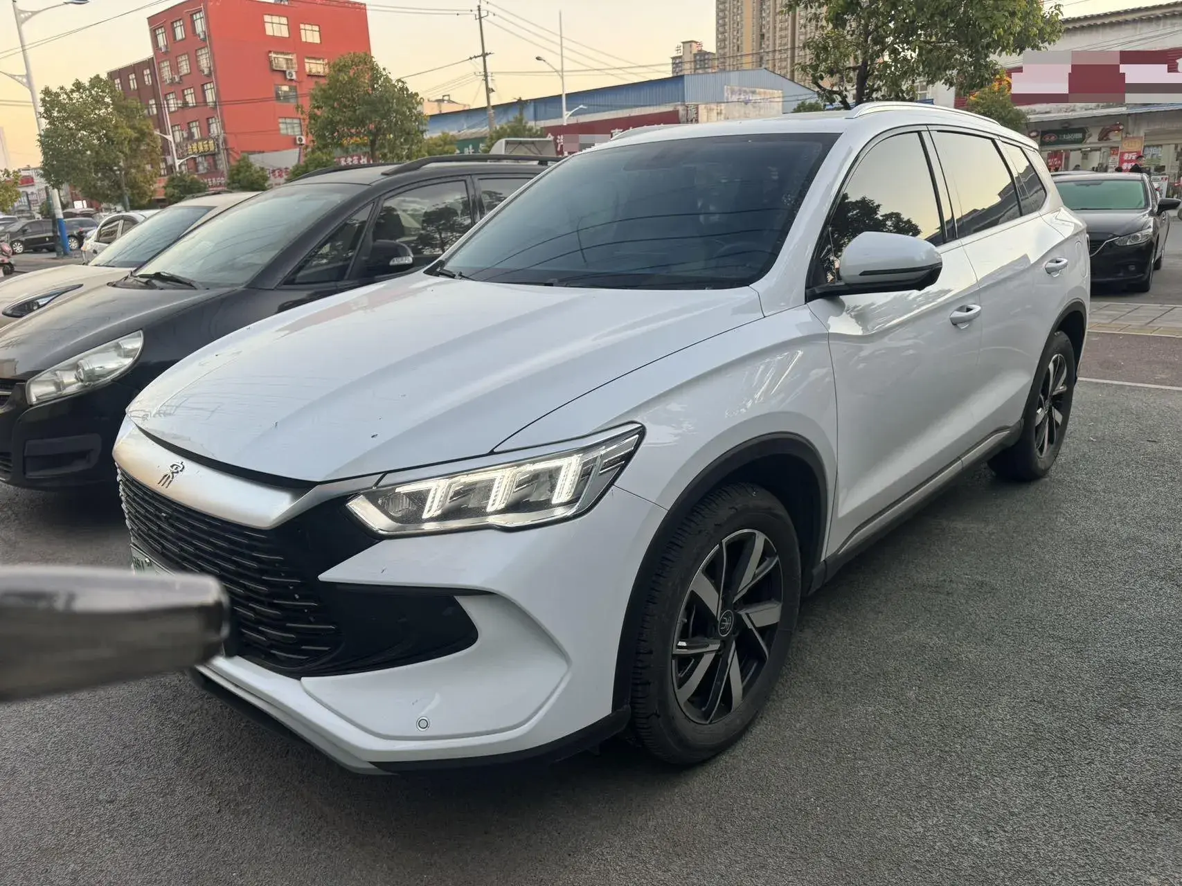 2024 BYD SONG view 1