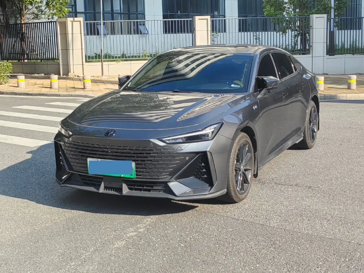 2023 ChangAn UNI-V iDD 1.5T 170HP L4 6TCT PHEV 18.4KWH