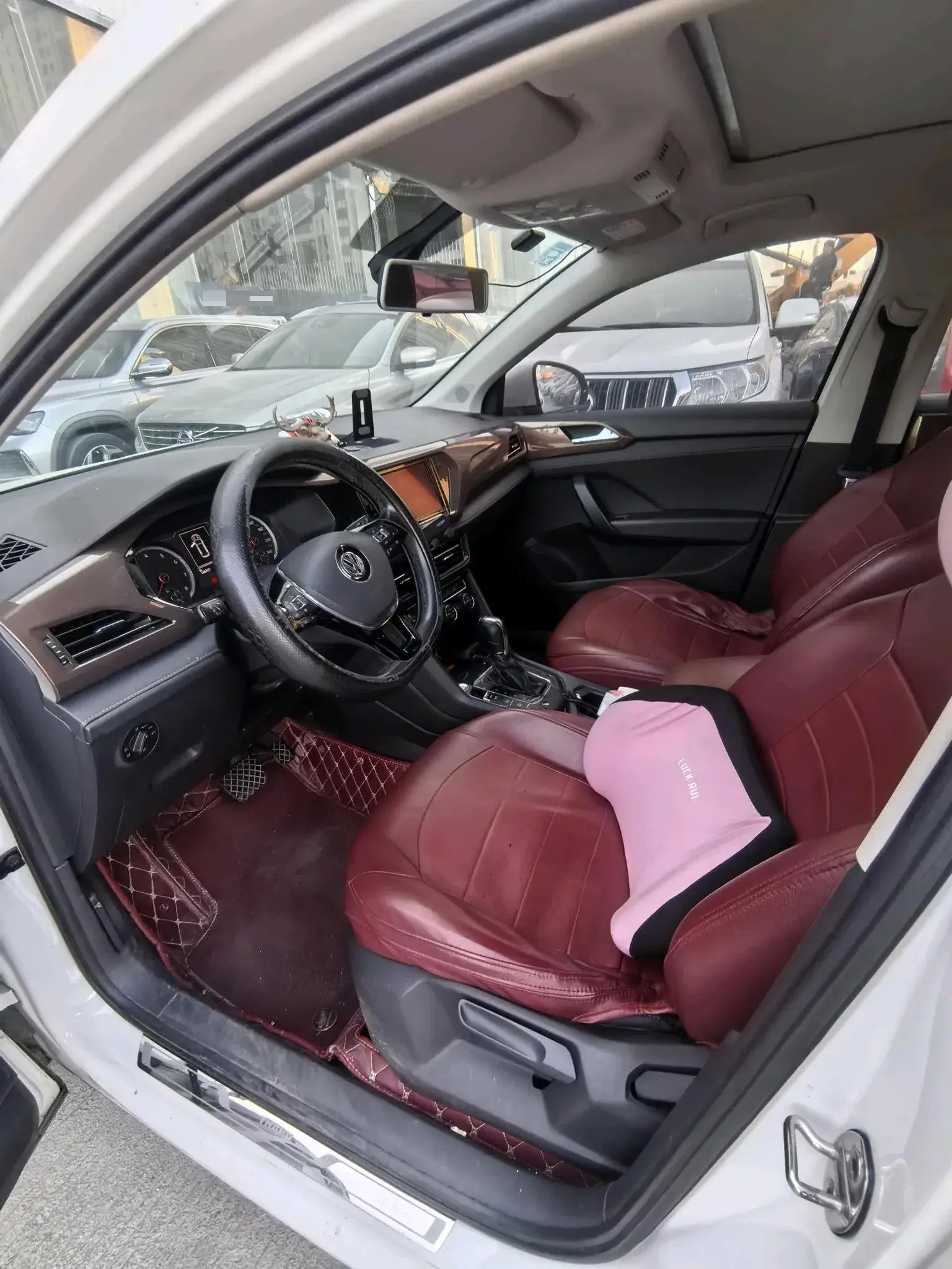 2019 VOLKSWAGEN THARU thumbnail 4