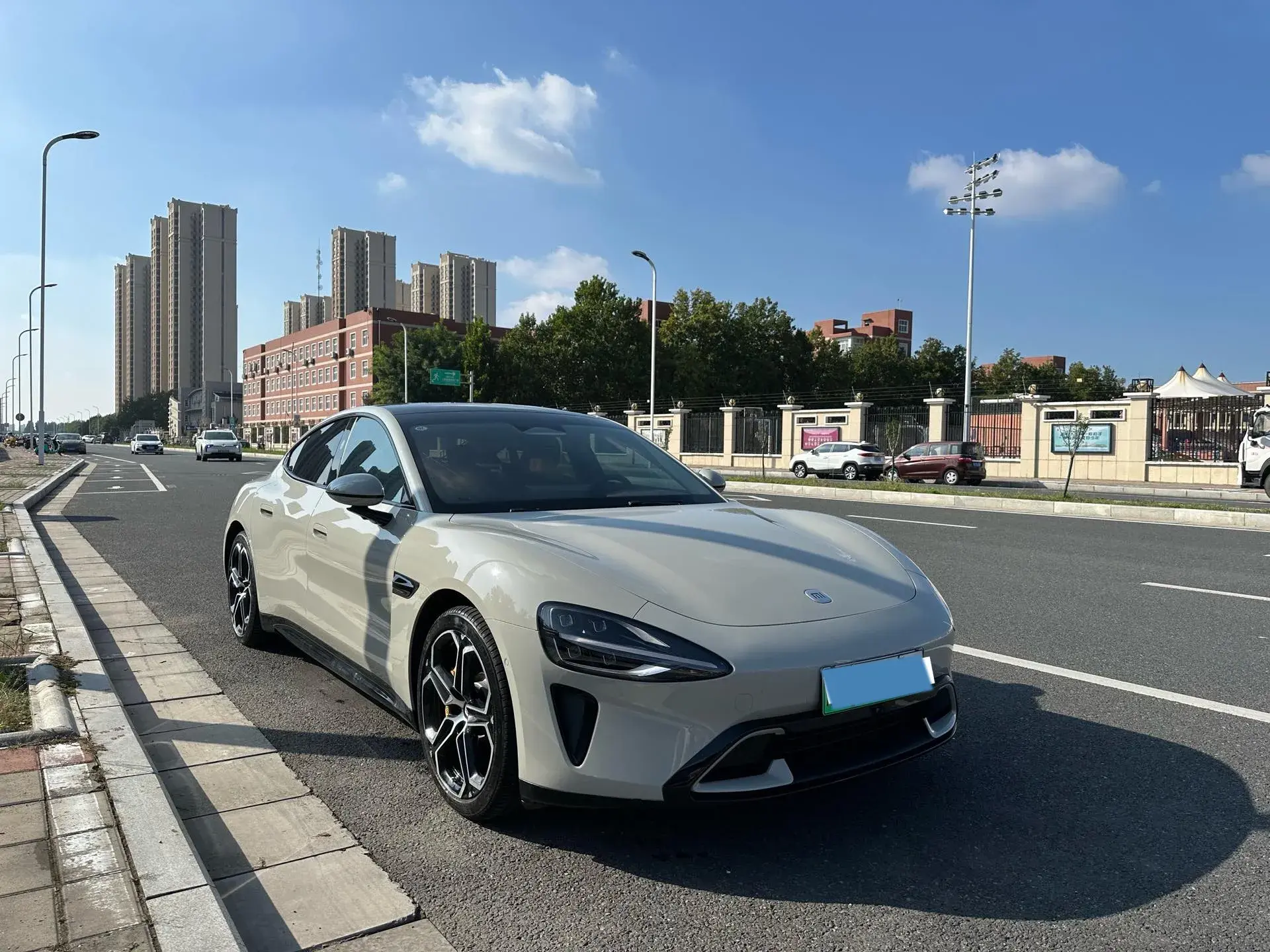 2024 MI SU7 thumbnail 3