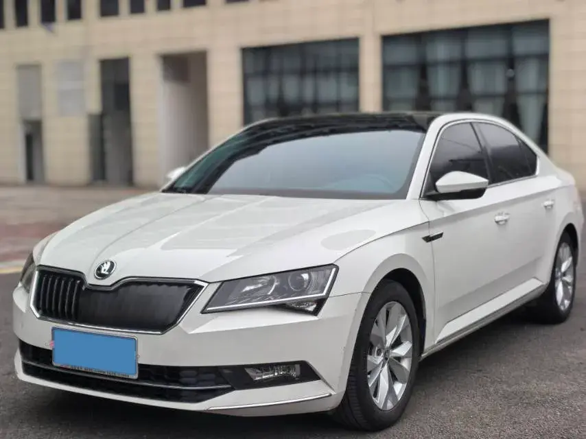 2018 SKODA SUPERB view 1