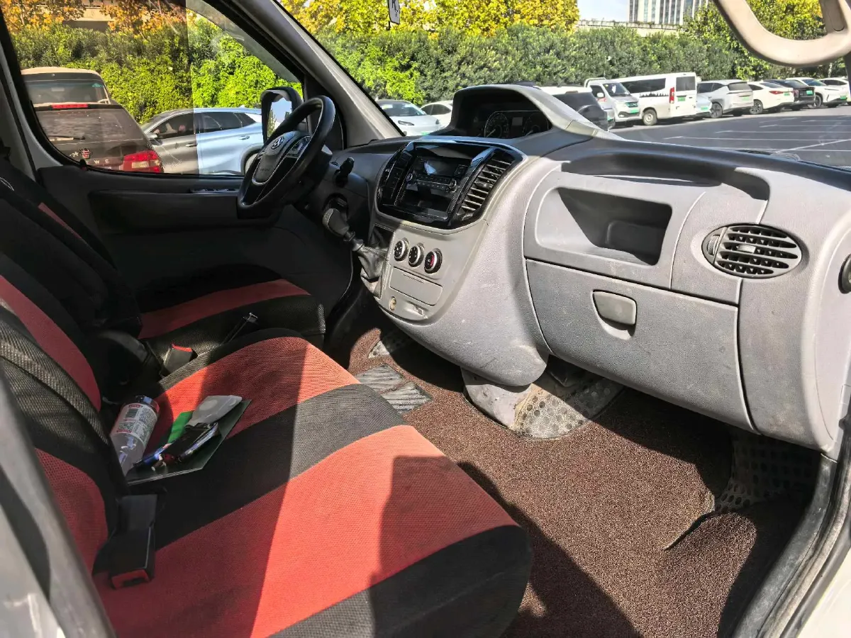 2020 MAXUS XinTu V80 2.5T 136HP L4 6MT,autocango,china used car exporter,china ev exporter,chinese used car exporter,chinese used ev exporter