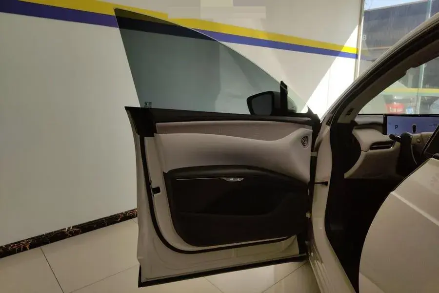 2023 IM LS7 thumbnail 4