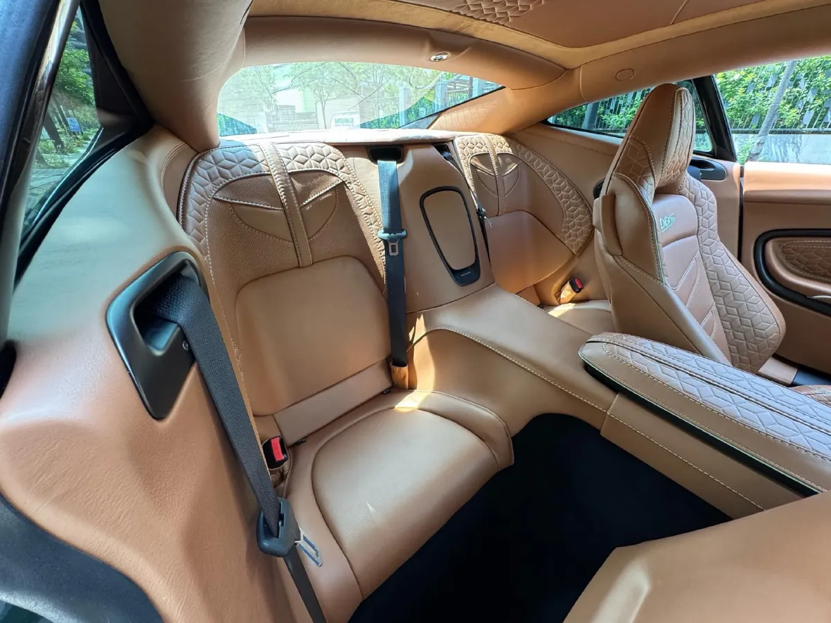 2019 Aston Martin DBS 5.2T 725HP V12 8AT,autocango,china used car exporter,china ev exporter,chinese used car exporter,chinese used ev exporter