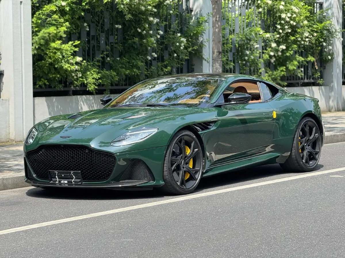 2019 Aston Martin DBS 5.2T 725HP V12 8AT