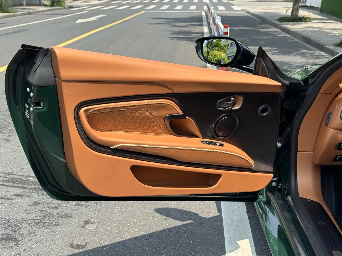 2019 Aston Martin DBS 5.2T 725HP V12 8AT,autocango,china used car exporter,china ev exporter,chinese used car exporter,chinese used ev exporter