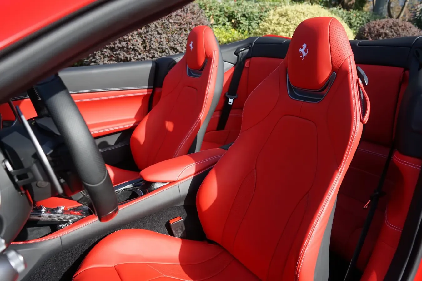 2021 Ferrari Portofino 3.9T 620HP V8 8DCT,autocango,china used car exporter,china ev exporter,chinese used car exporter,chinese used ev exporter