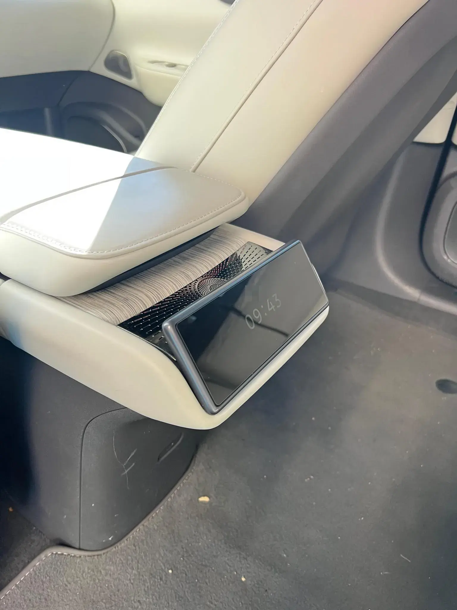 2021 VOLKSWAGEN ID.6 thumbnail 4