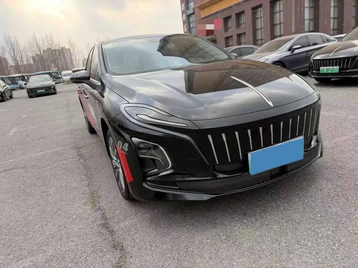 2023 HONGQI E-QM5 thumbnail 3