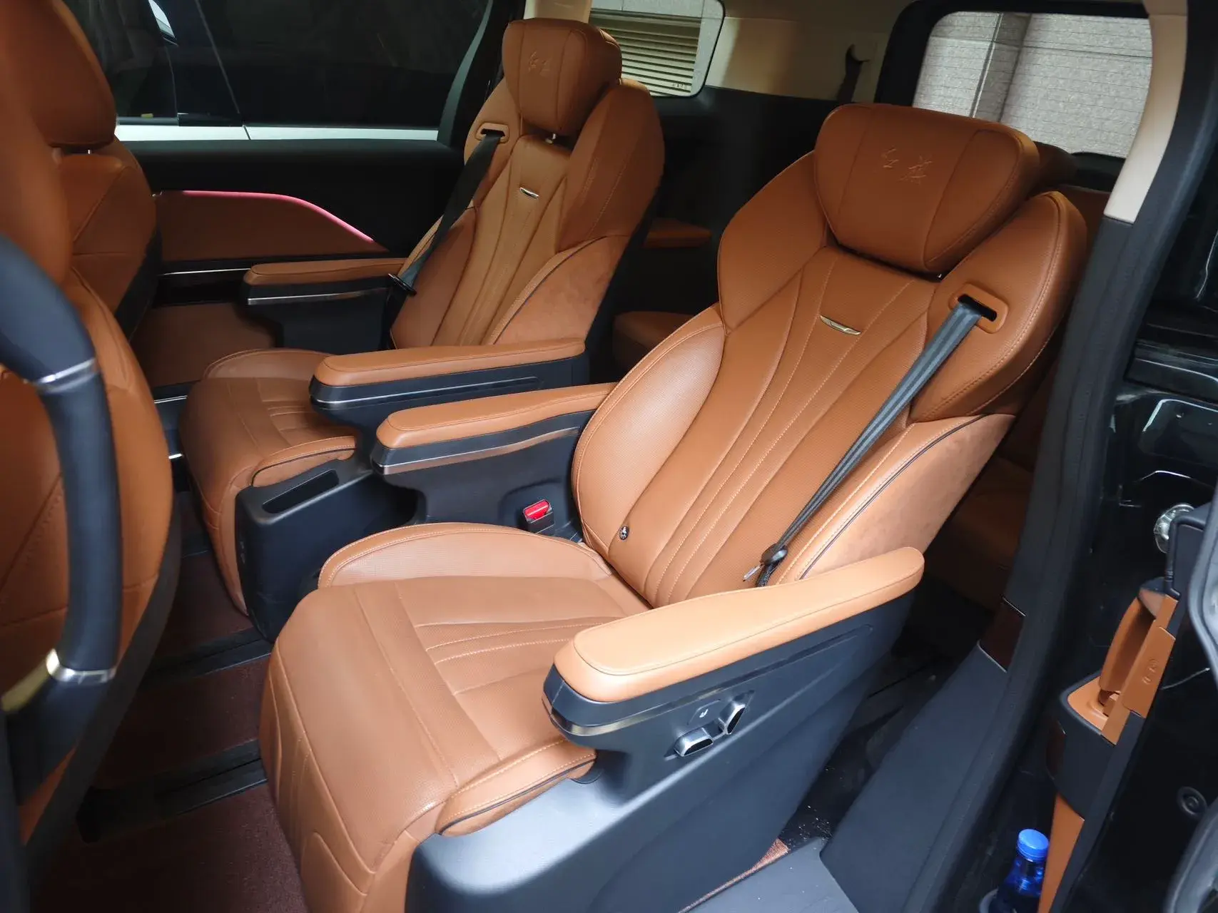 2023 HONGQI HQ9 thumbnail 4