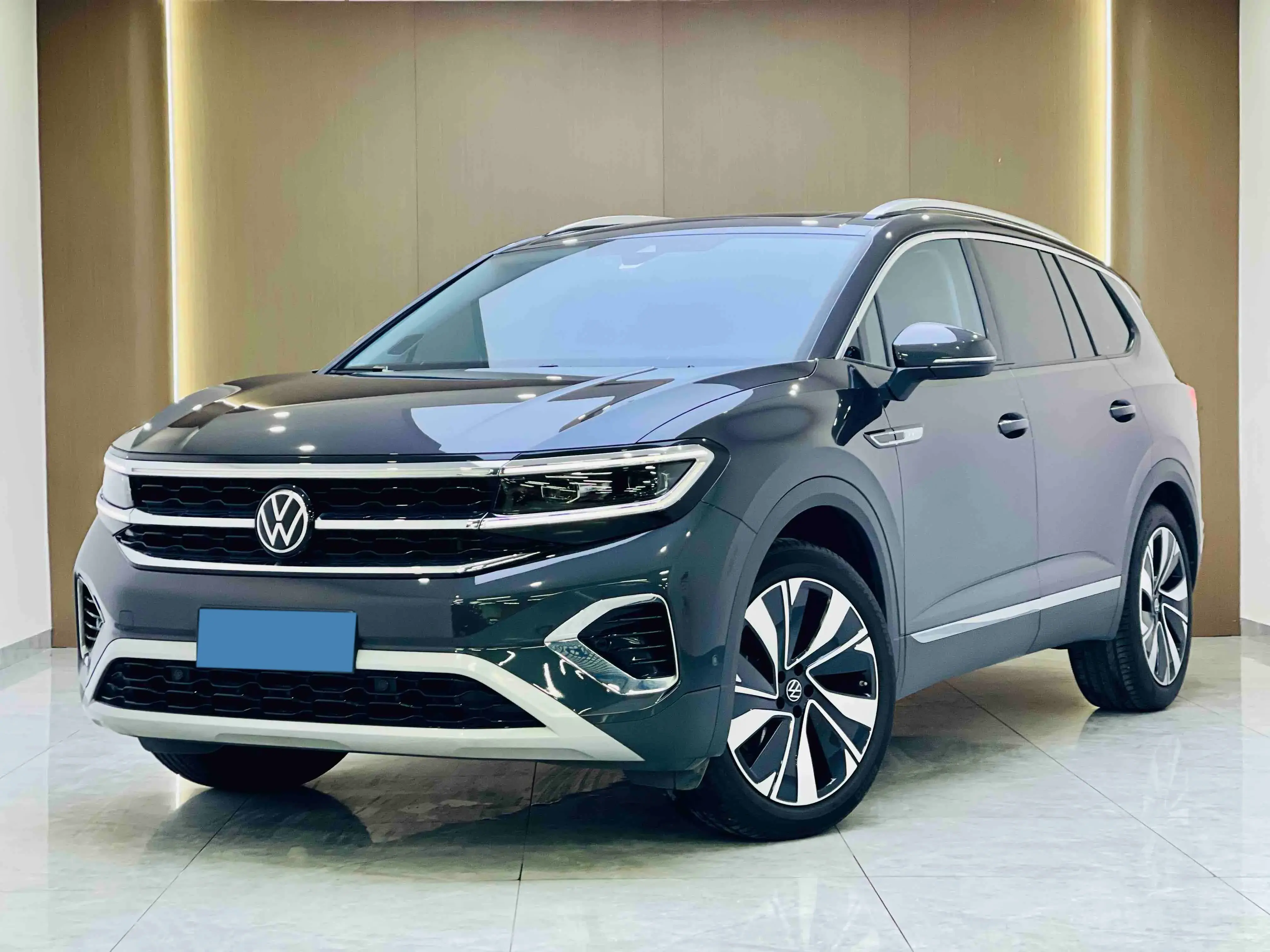 2022 VOLKSWAGEN TALAGON view 1