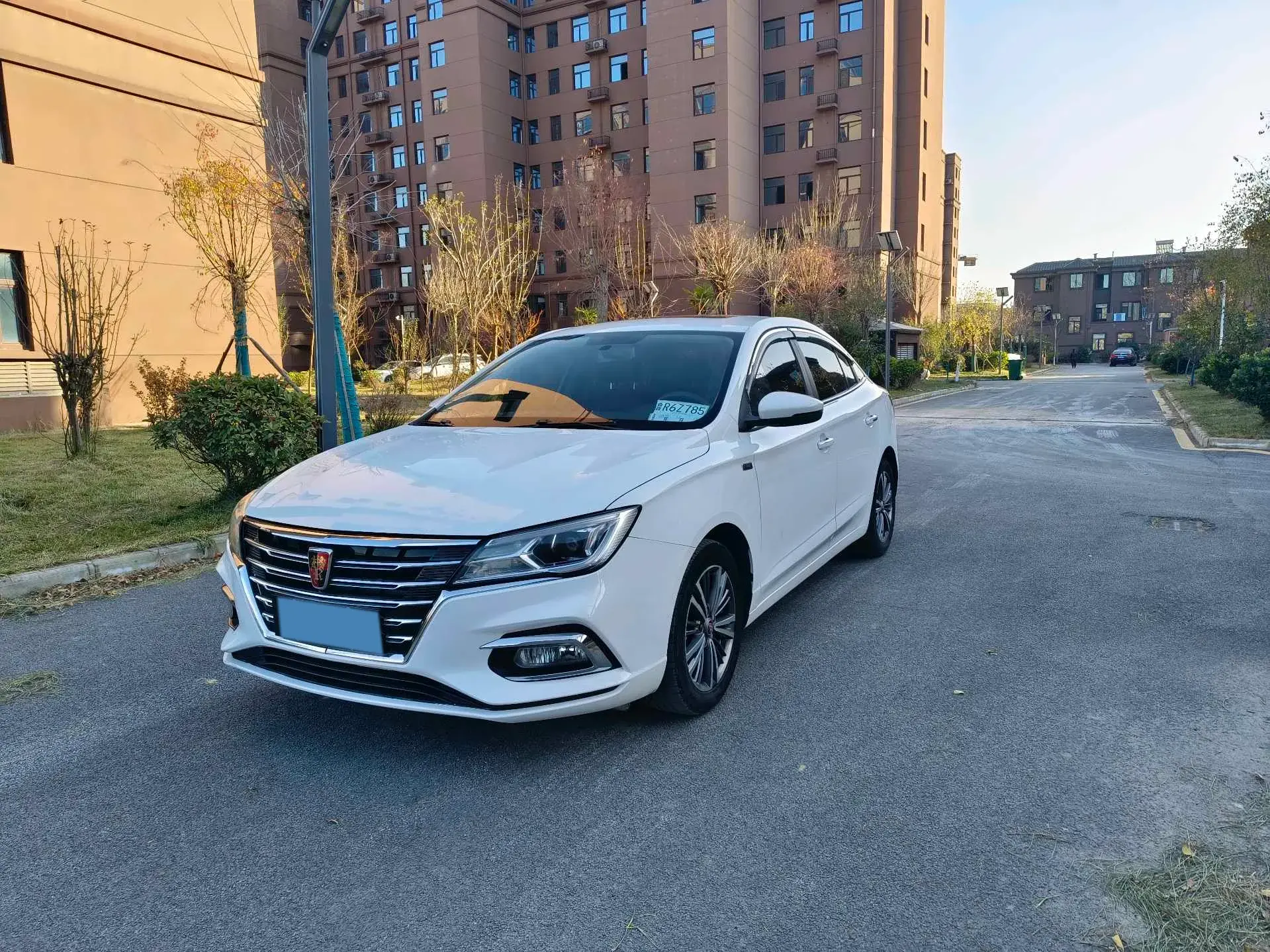2019 ROEWE I5 view 1