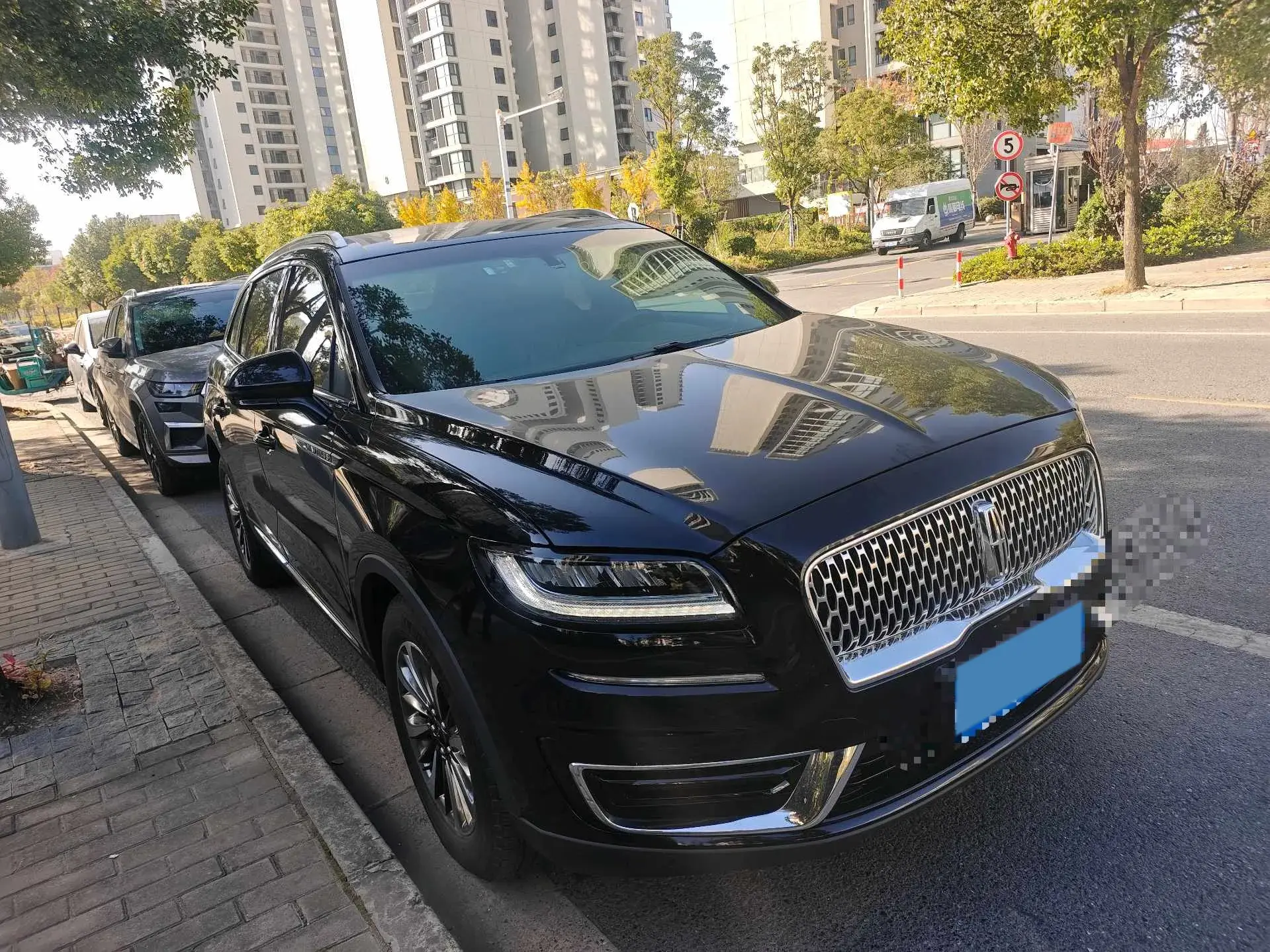 2019 LINCOLN NAUTILUS thumbnail 2