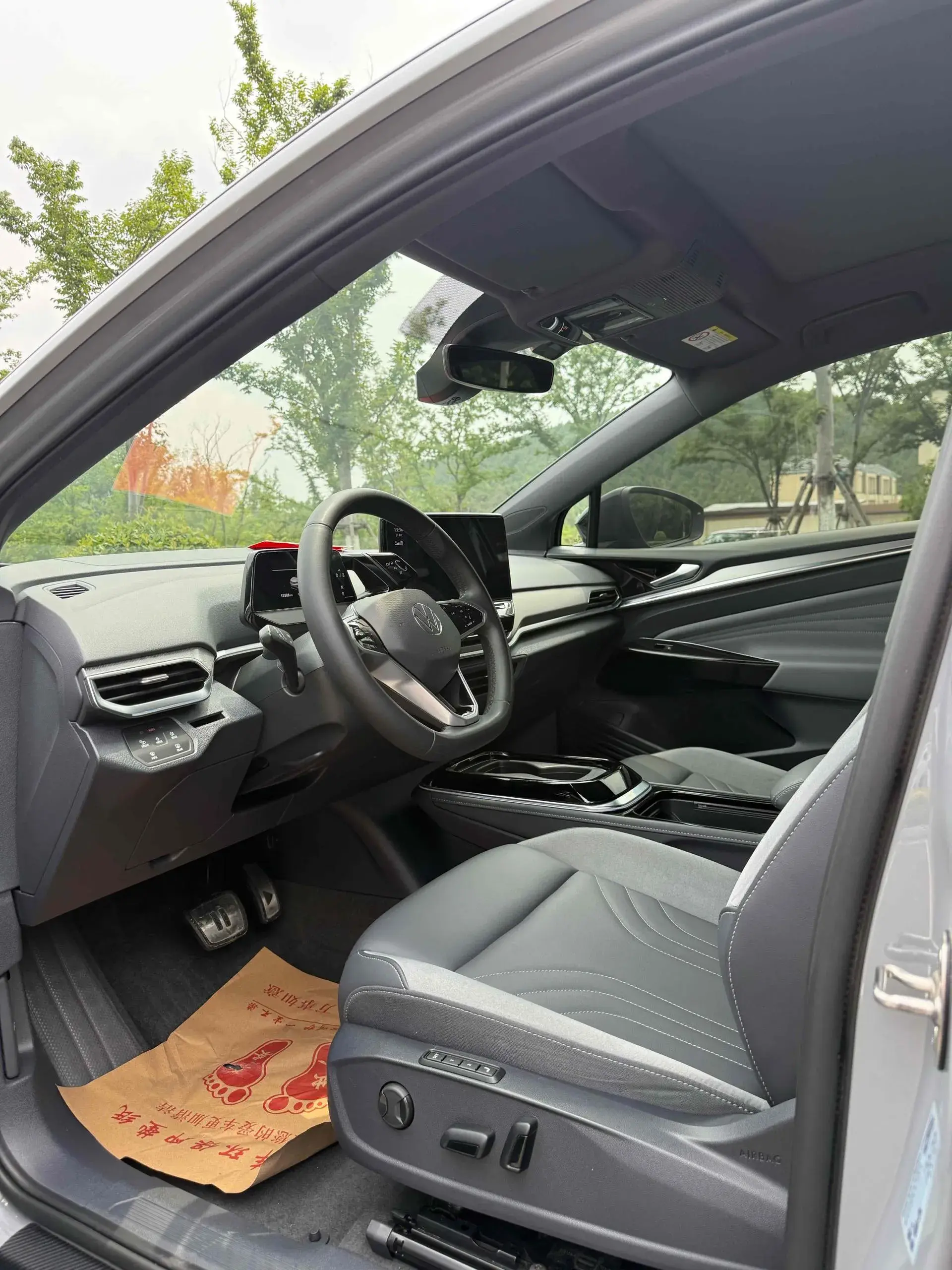 2021 VOLKSWAGEN ID.4 thumbnail 4