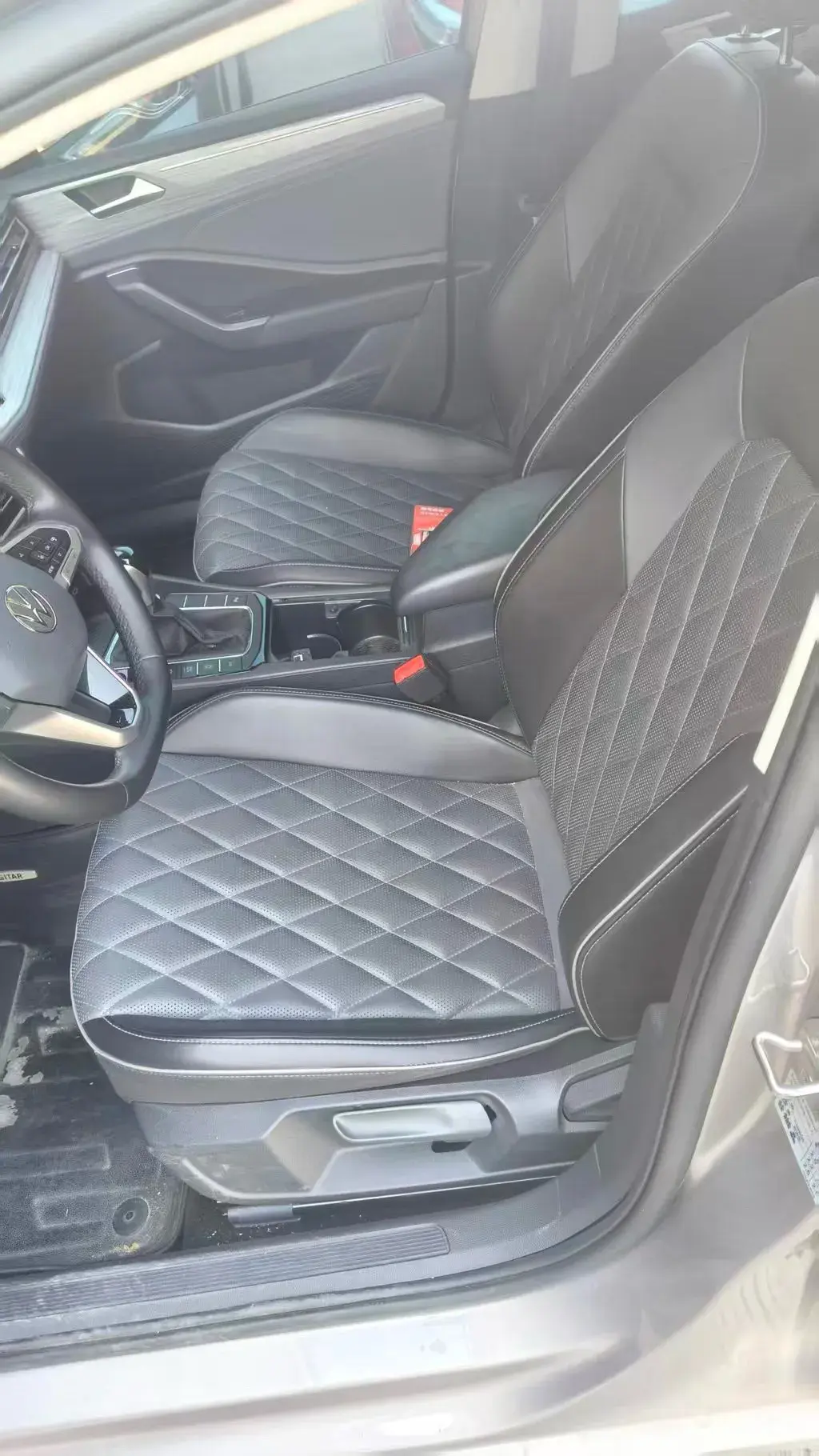 2023 VOLKSWAGEN SAGITAR thumbnail 3