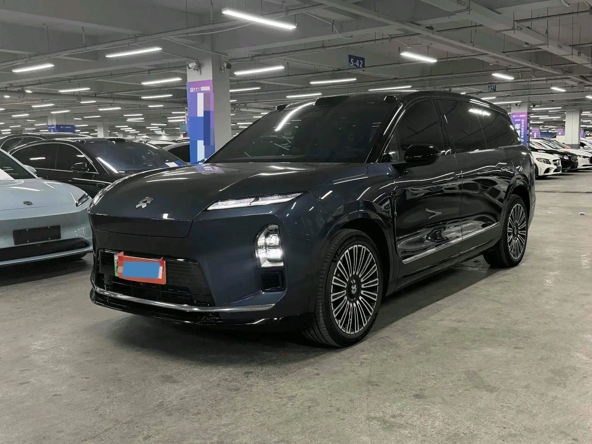 2023 NIO ES8 view 1