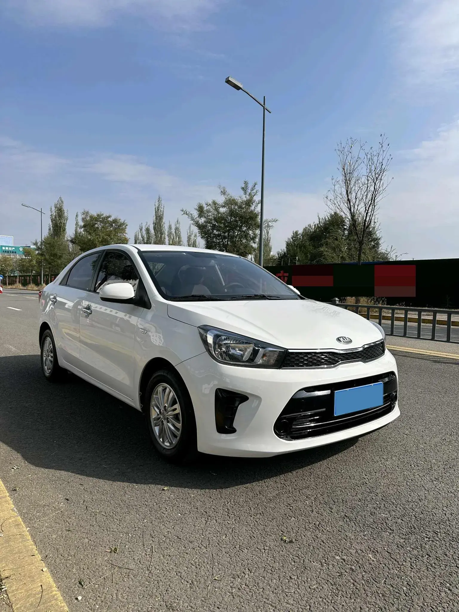 2017 KIA PEGAS thumbnail 2