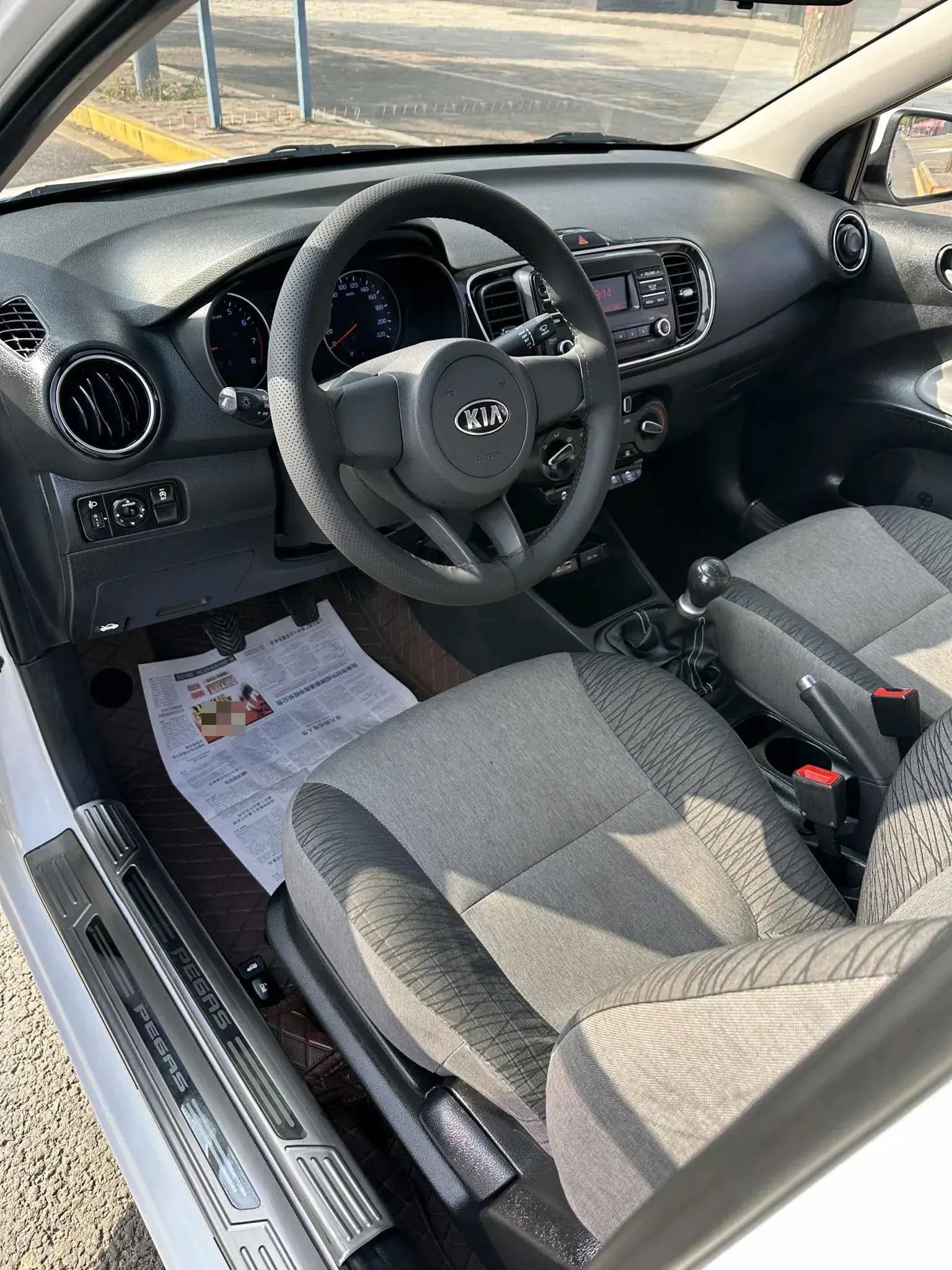 2017 KIA PEGAS thumbnail 4