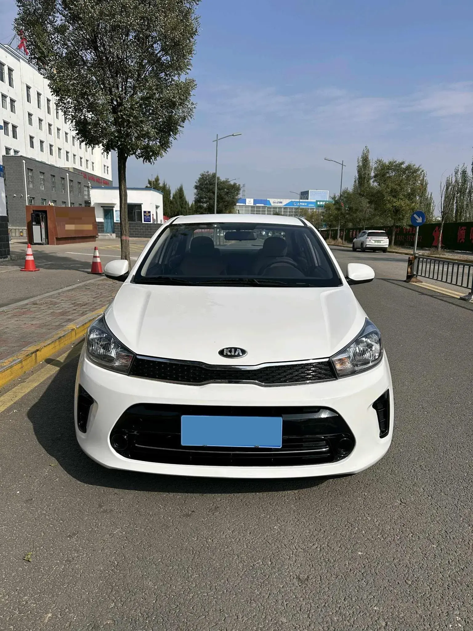 2017 KIA PEGAS thumbnail 3