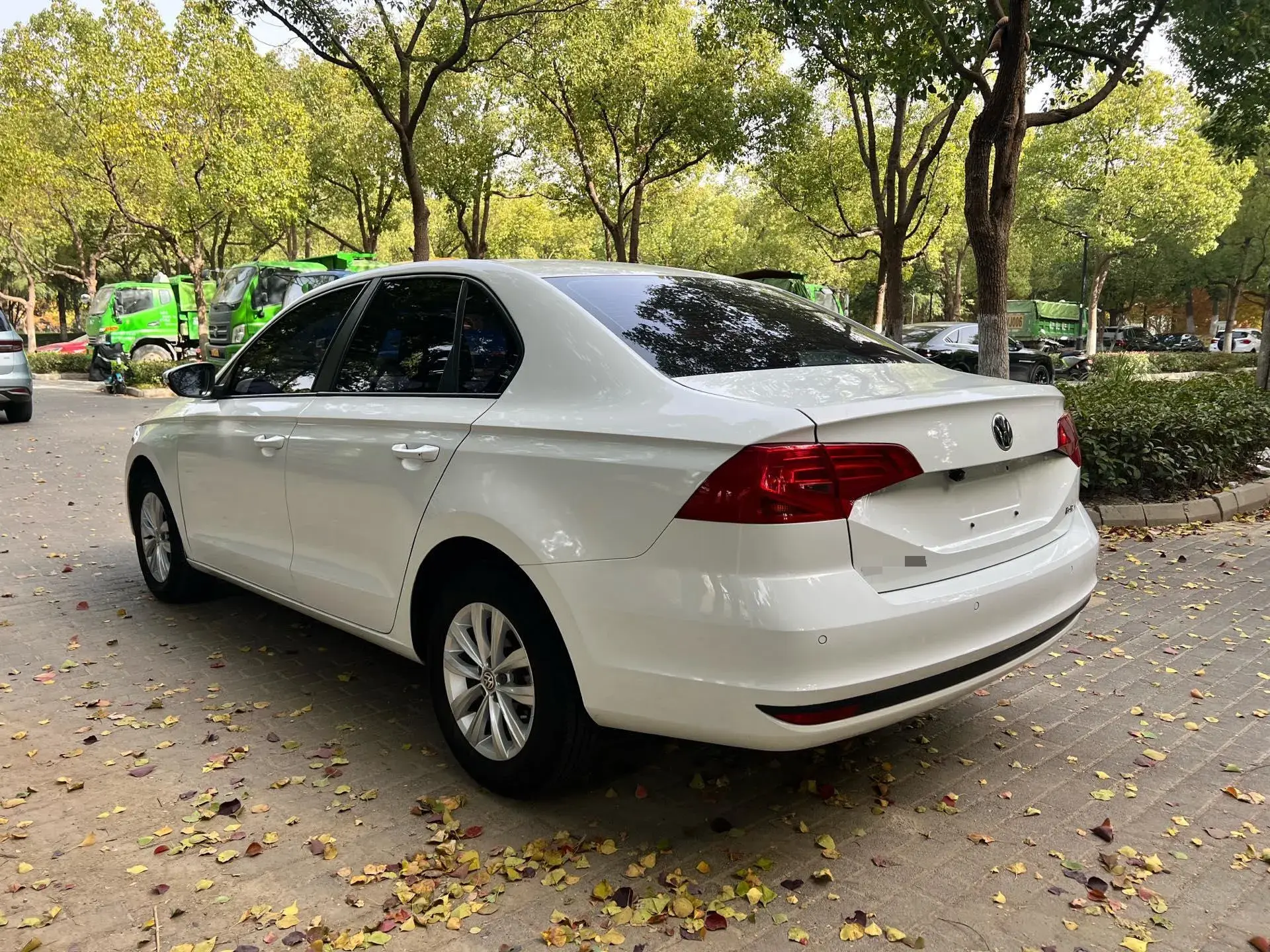 2018 VOLKSWAGEN BORA thumbnail 4