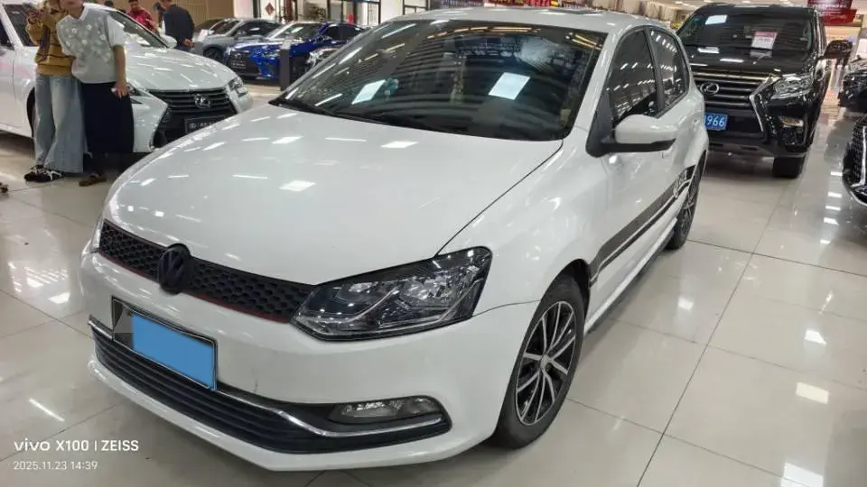 2018 VOLKSWAGEN POLO view 1