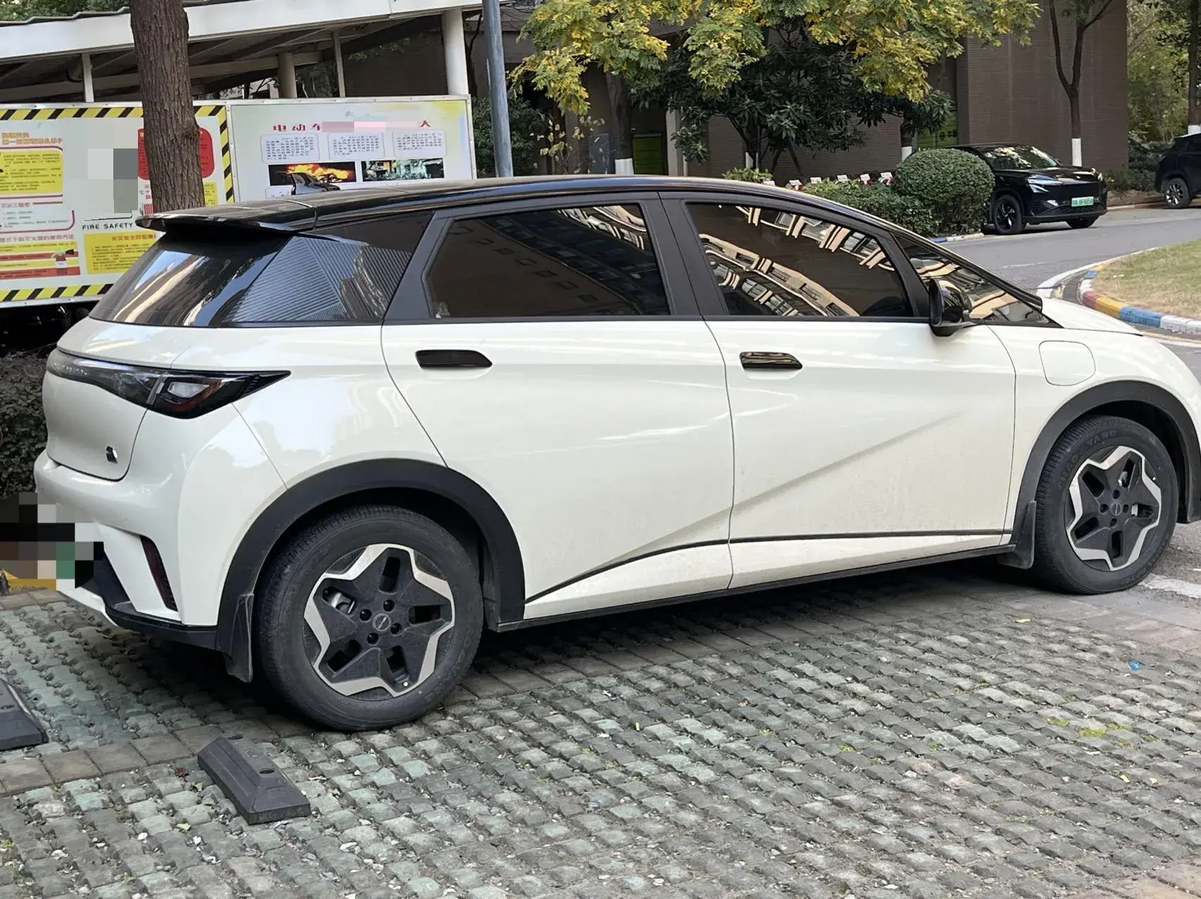 2021 BYD DOLPHIN thumbnail 3