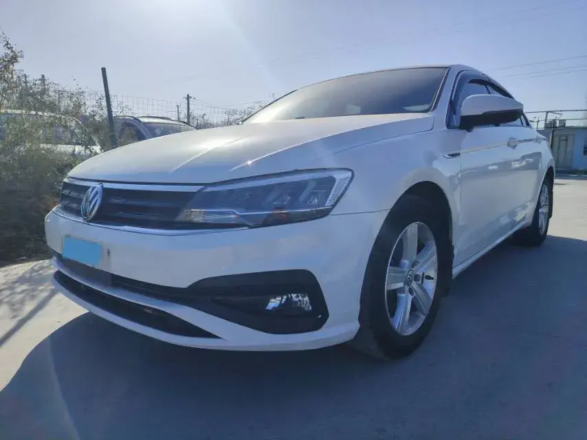 2021 VOLKSWAGEN LAMANDO view 1