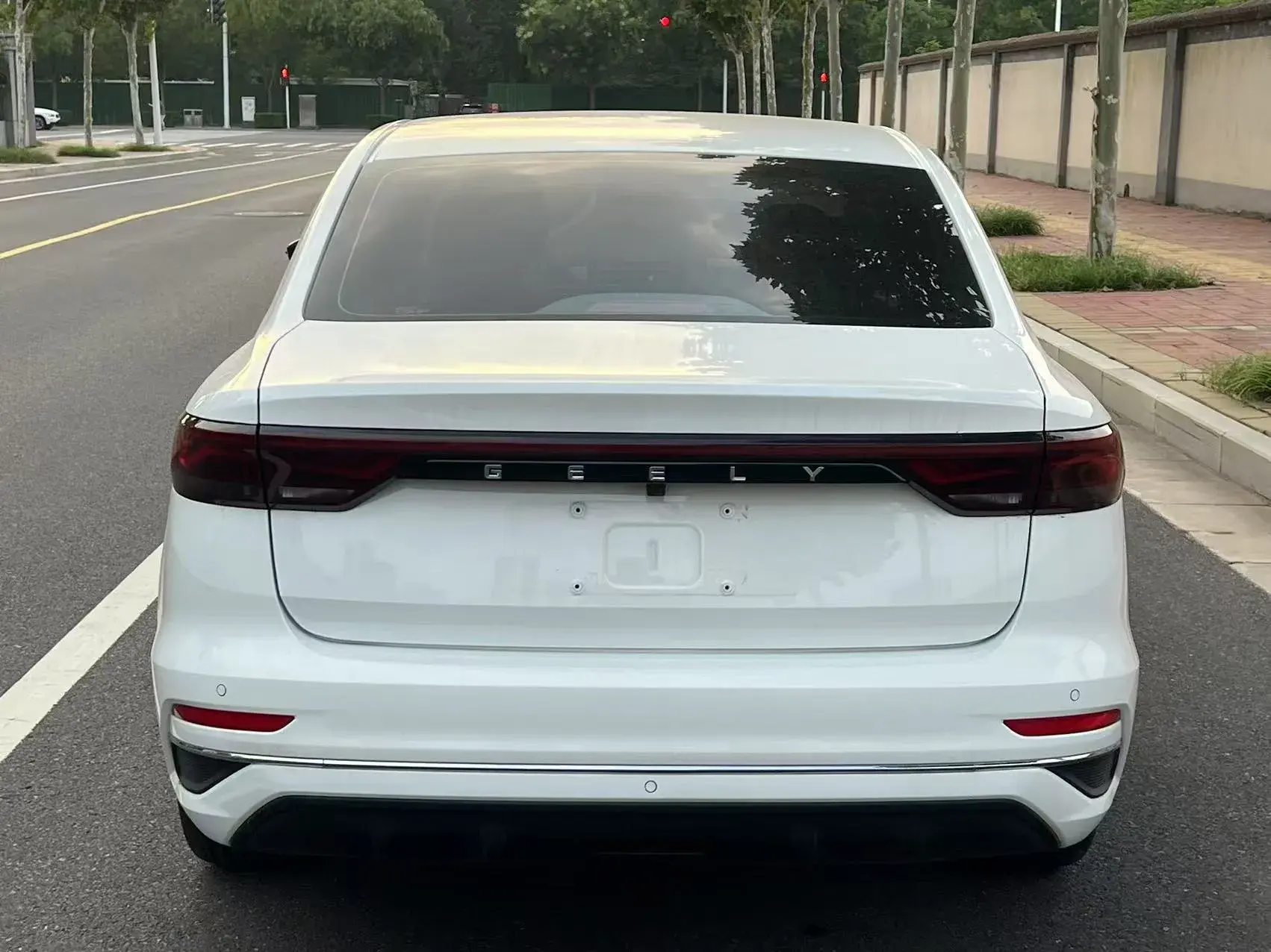 2022 GEELY EMGRAND thumbnail 4