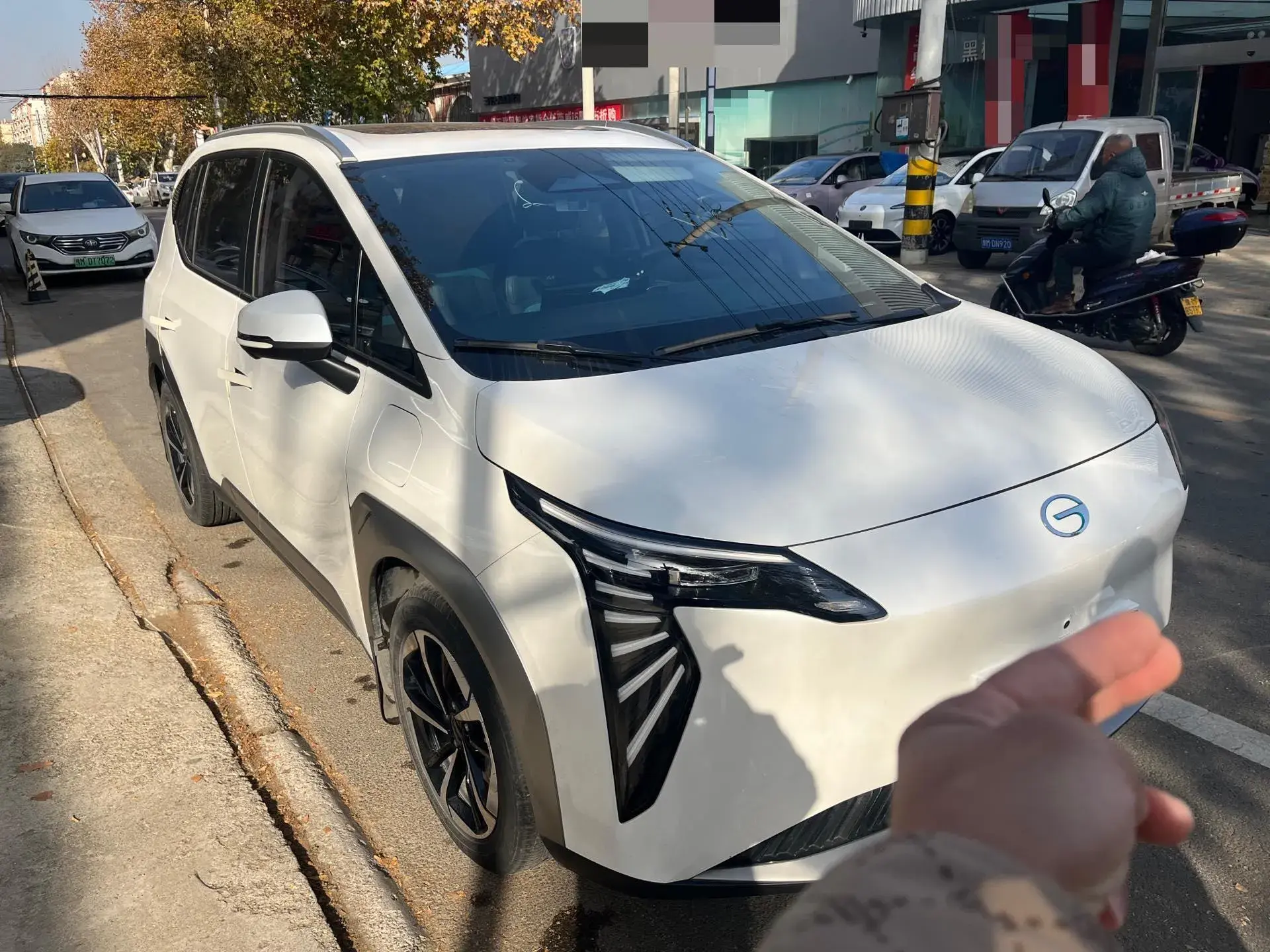 2023 AION Y thumbnail 2