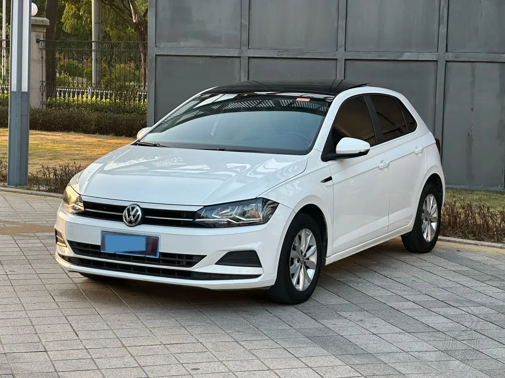 2019 VOLKSWAGEN POLO view 1