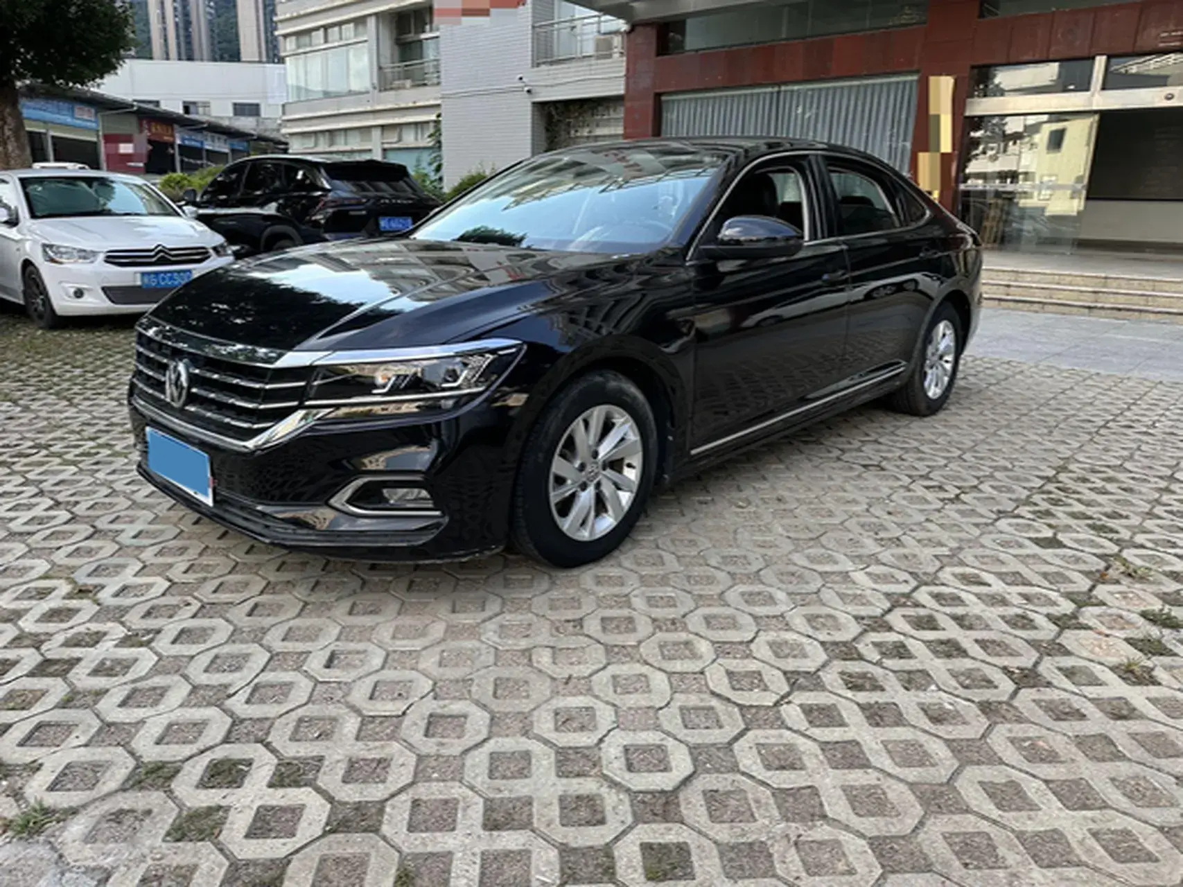 2019 VOLKSWAGEN PASSAT view 1