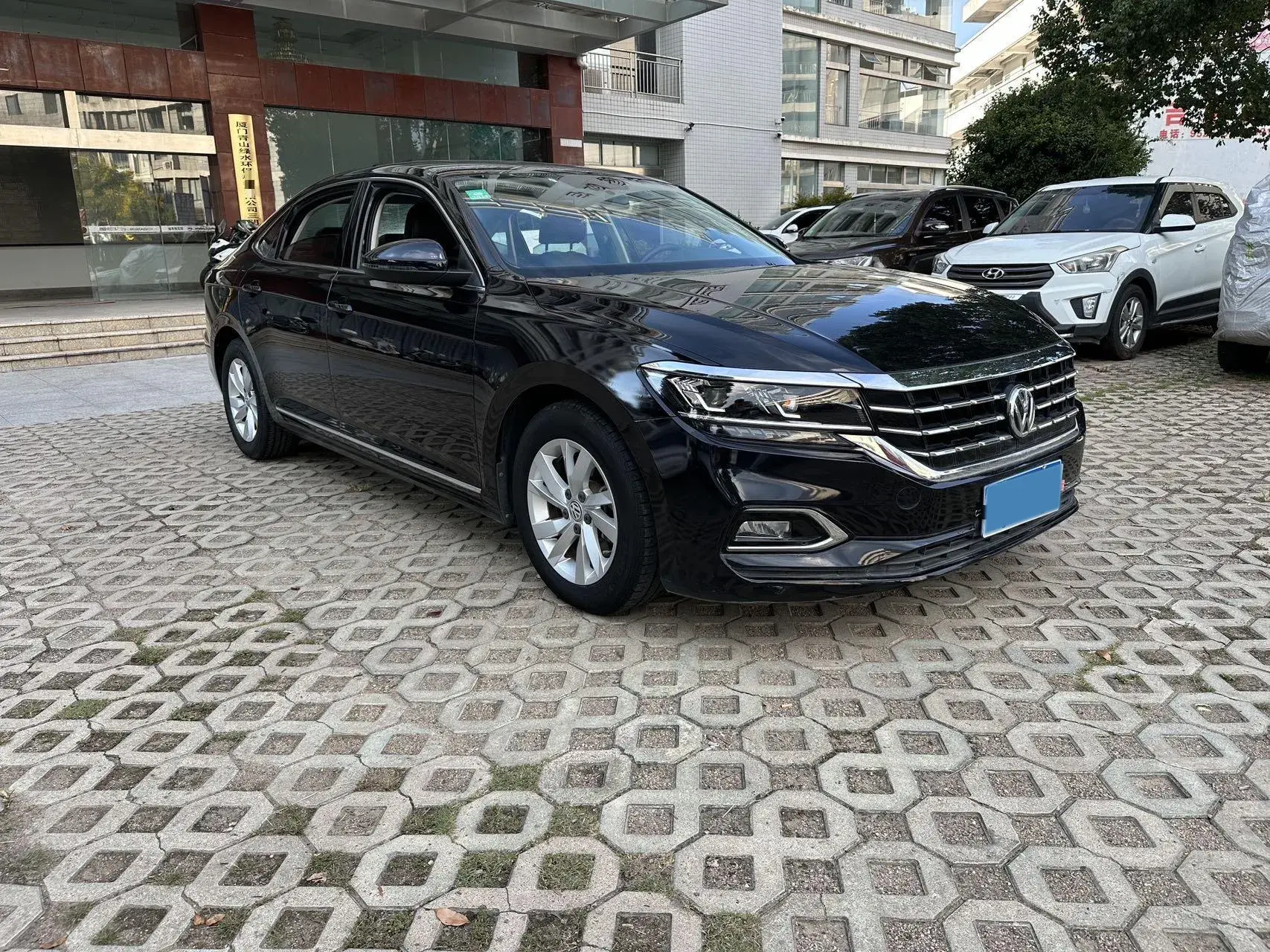 2019 VOLKSWAGEN PASSAT thumbnail 3