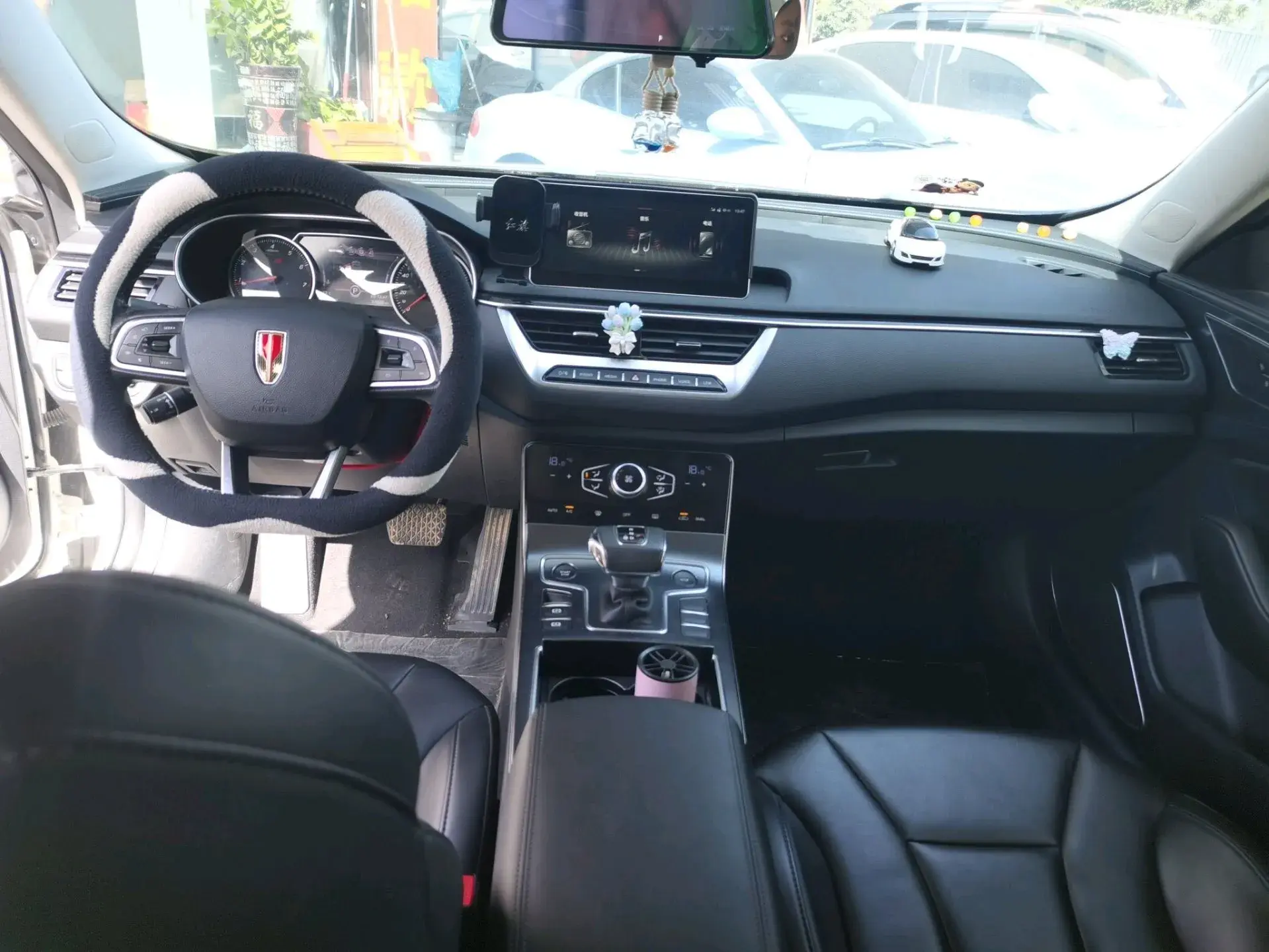 2022 HONGQI H5 thumbnail 4