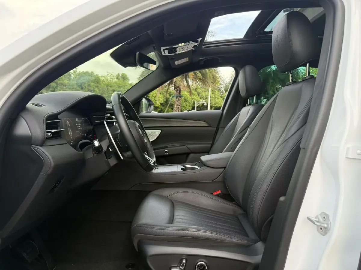 2023 Maserati Grecale 2.0T 300HP L4 8AT,autocango,china used car exporter,china ev exporter,chinese used car exporter,chinese used ev exporter