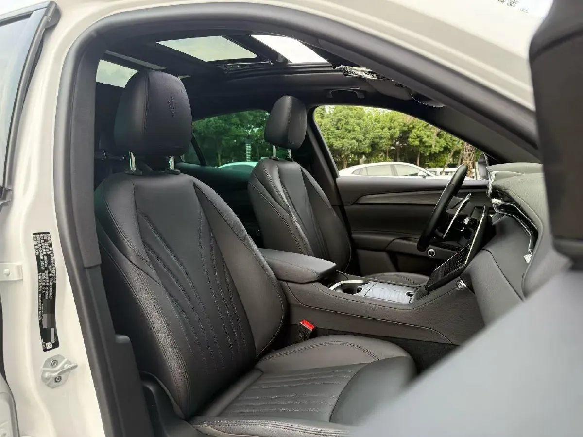 2023 Maserati Grecale 2.0T 300HP L4 8AT,autocango,china used car exporter,china ev exporter,chinese used car exporter,chinese used ev exporter