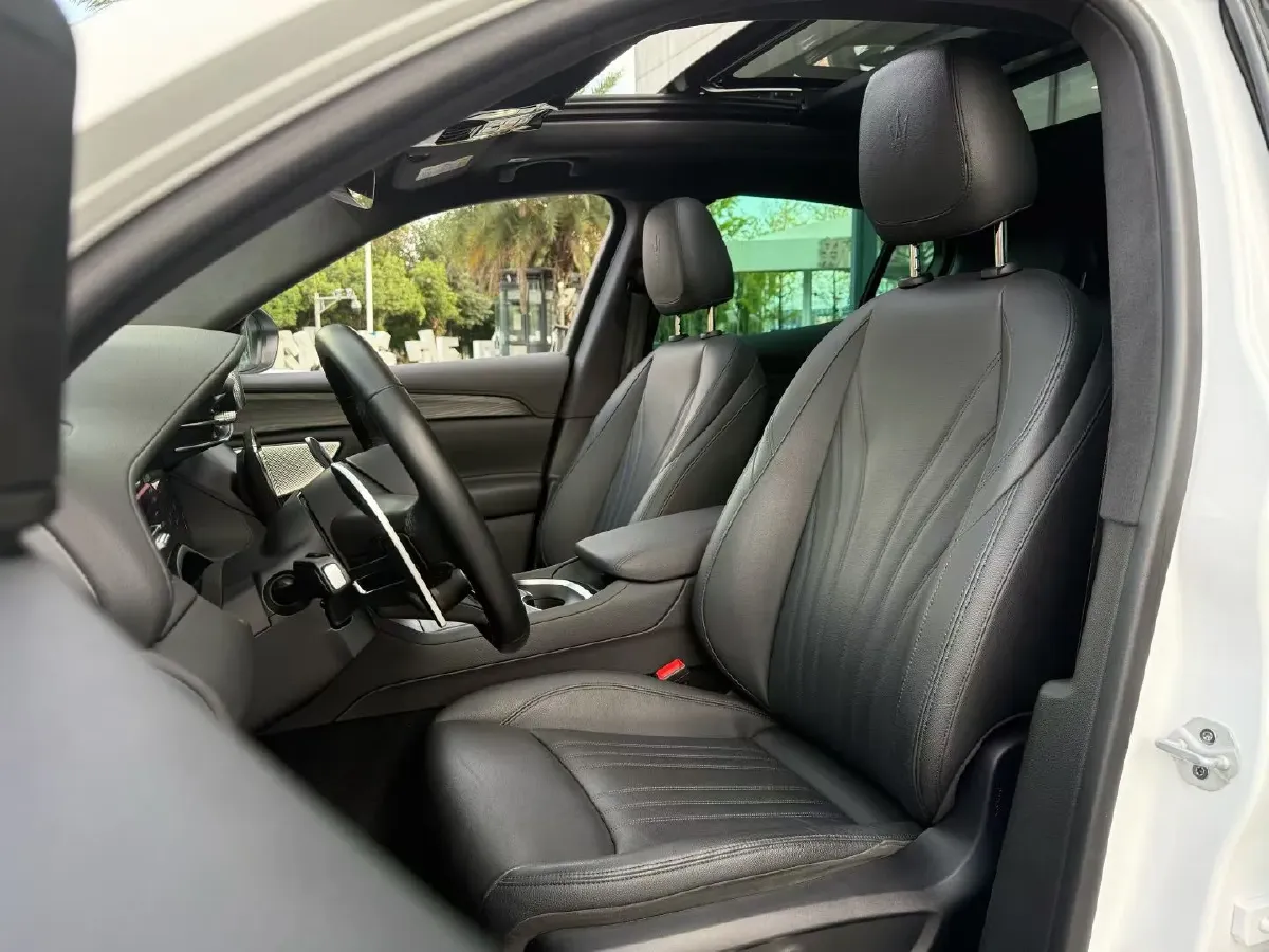 2023 Maserati Grecale 2.0T 300HP L4 8AT,autocango,china used car exporter,china ev exporter,chinese used car exporter,chinese used ev exporter