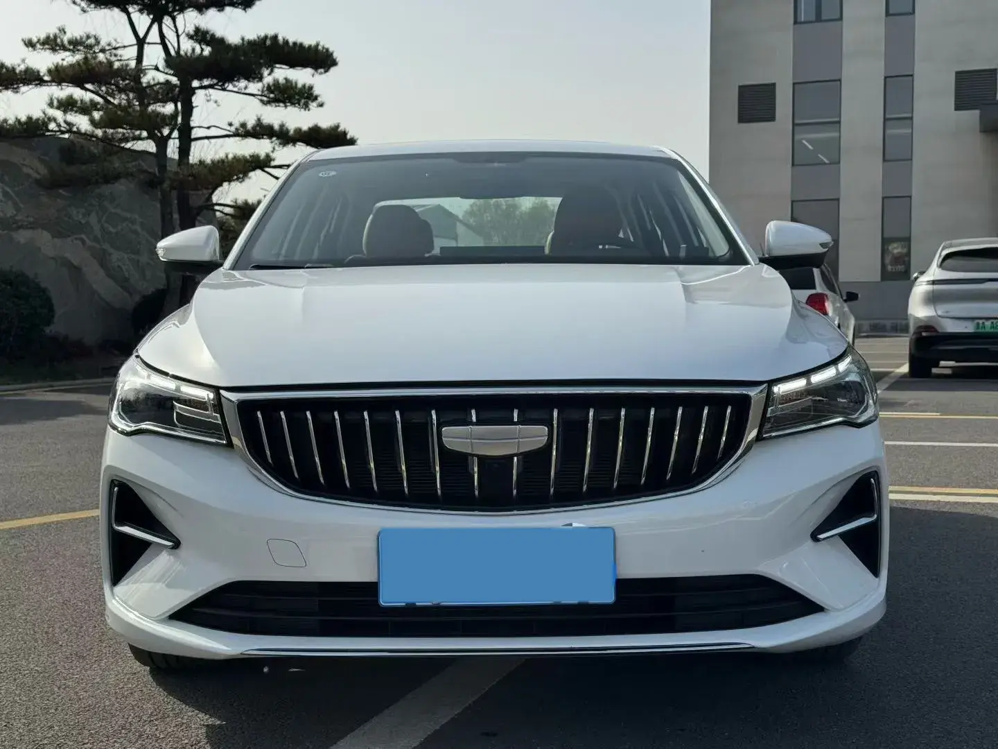 2025 GEELY EMGRAND thumbnail 2