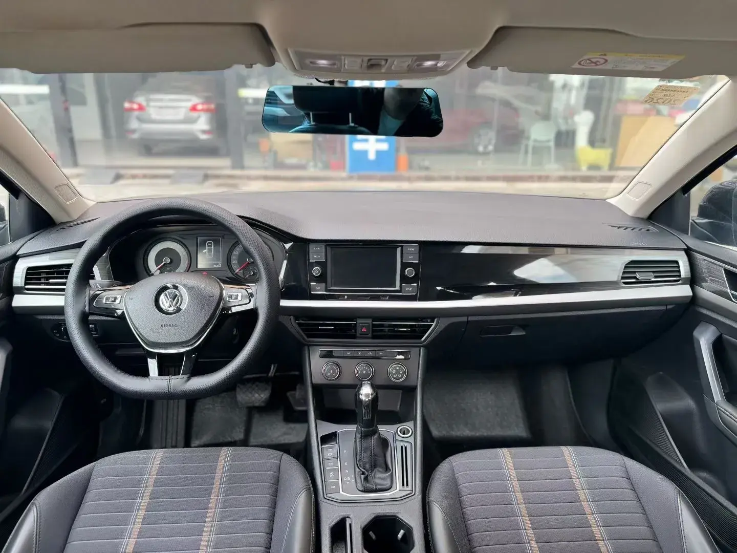 2019 VOLKSWAGEN LAVIDA thumbnail 3