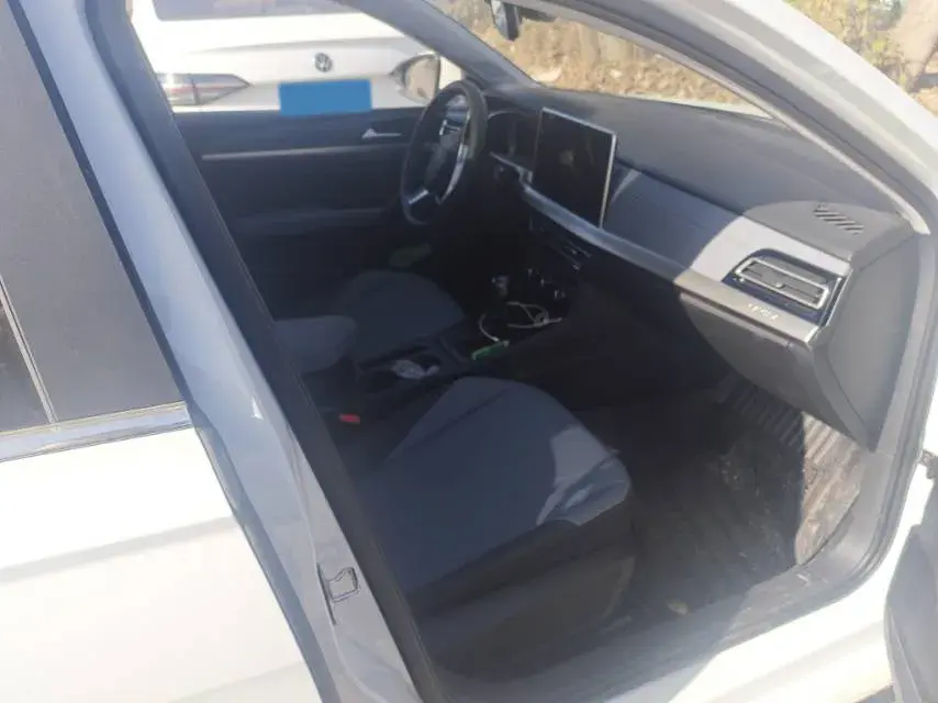 2024 VOLKSWAGEN LAVIDA thumbnail 3