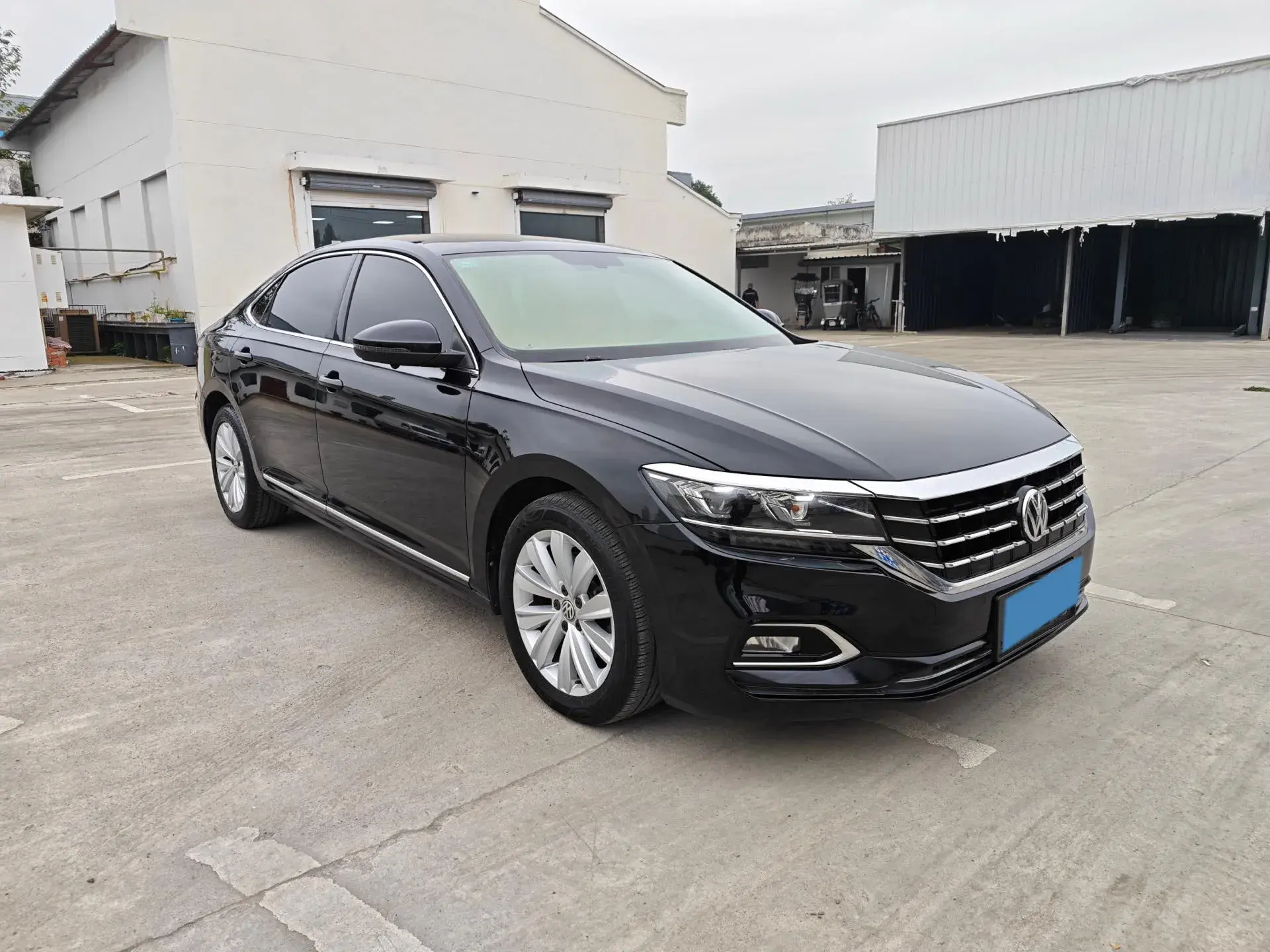 2019 VOLKSWAGEN PASSAT thumbnail 2