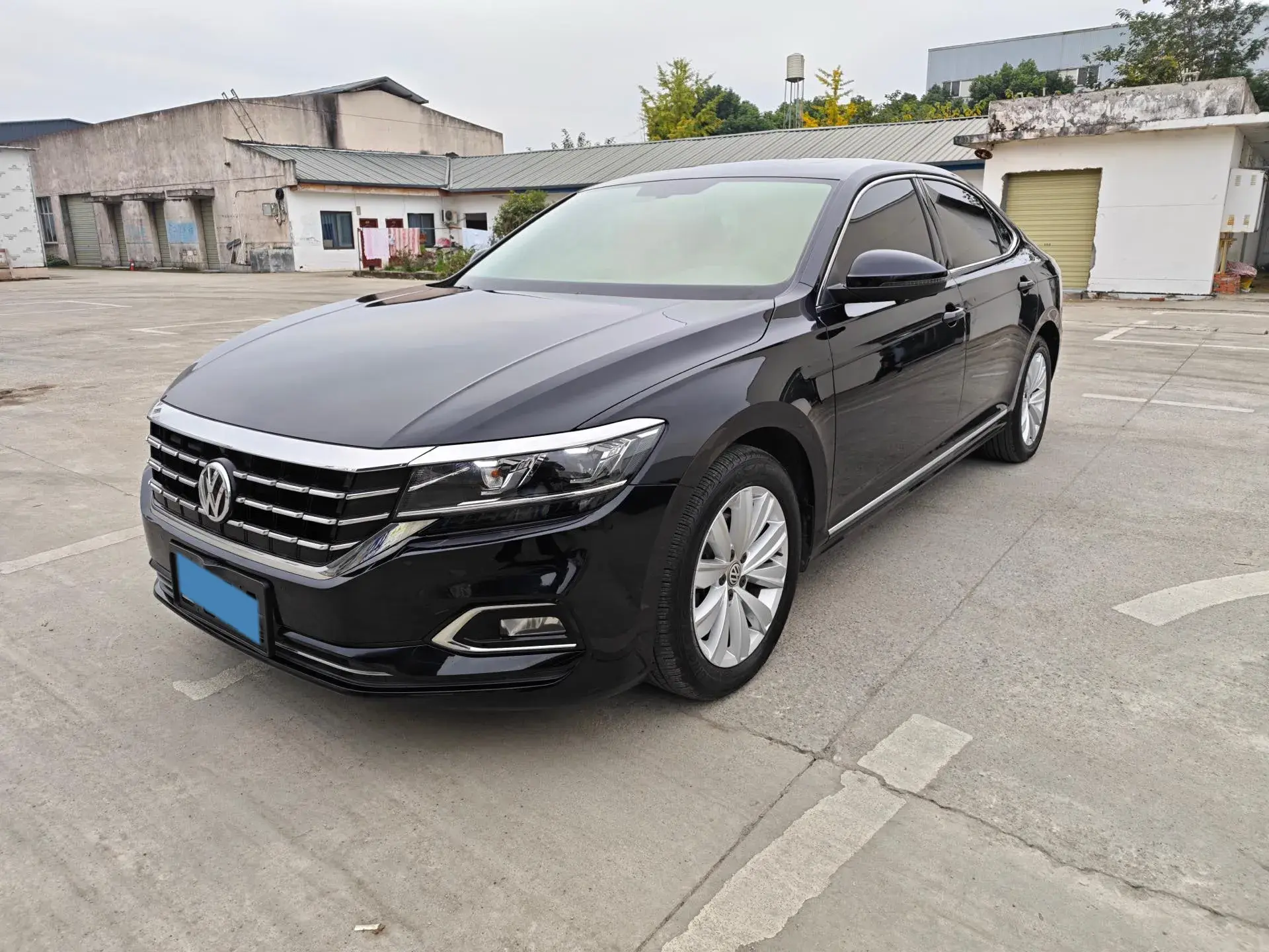 2019 VOLKSWAGEN PASSAT view 1