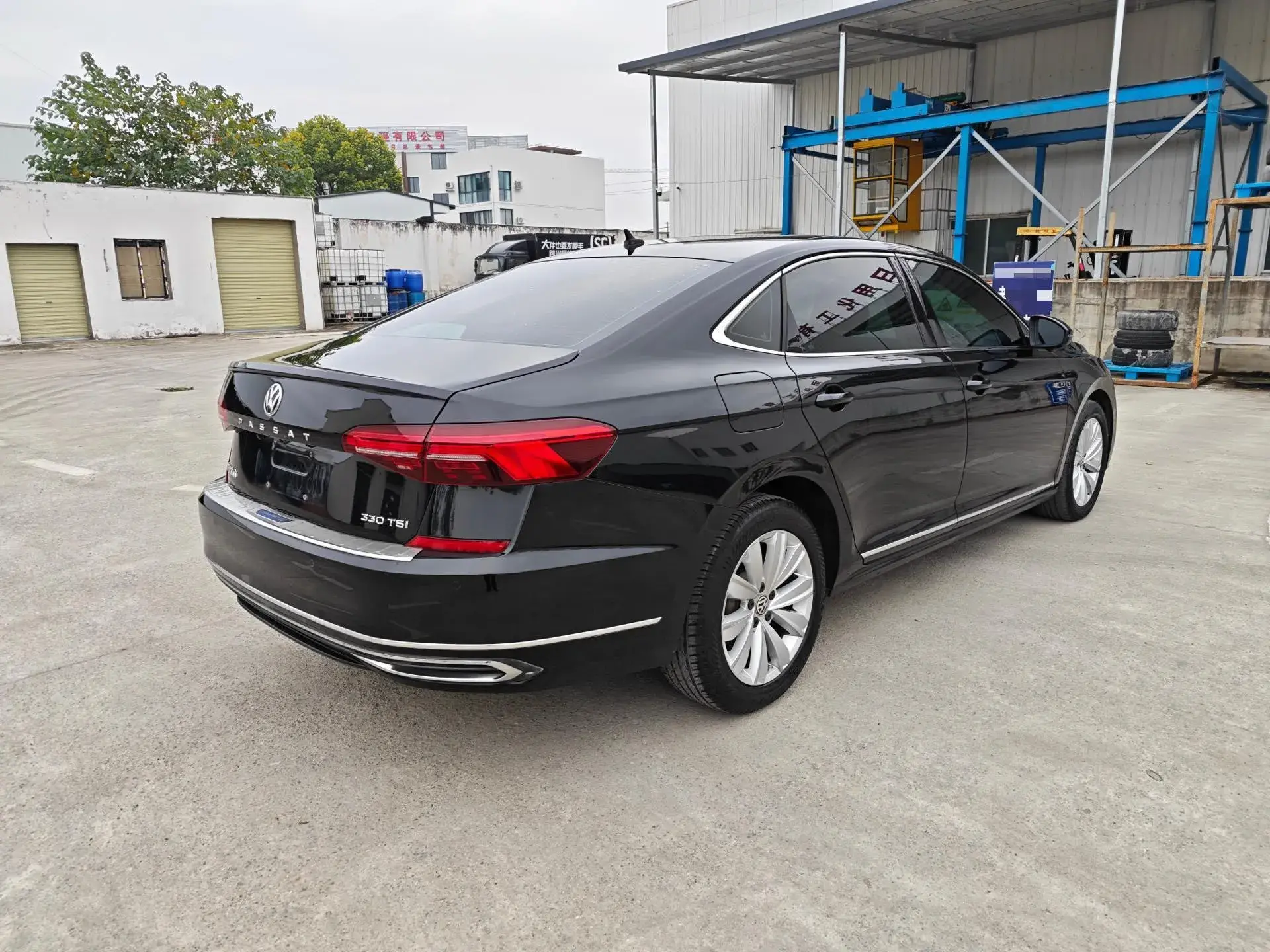 2019 VOLKSWAGEN PASSAT thumbnail 3