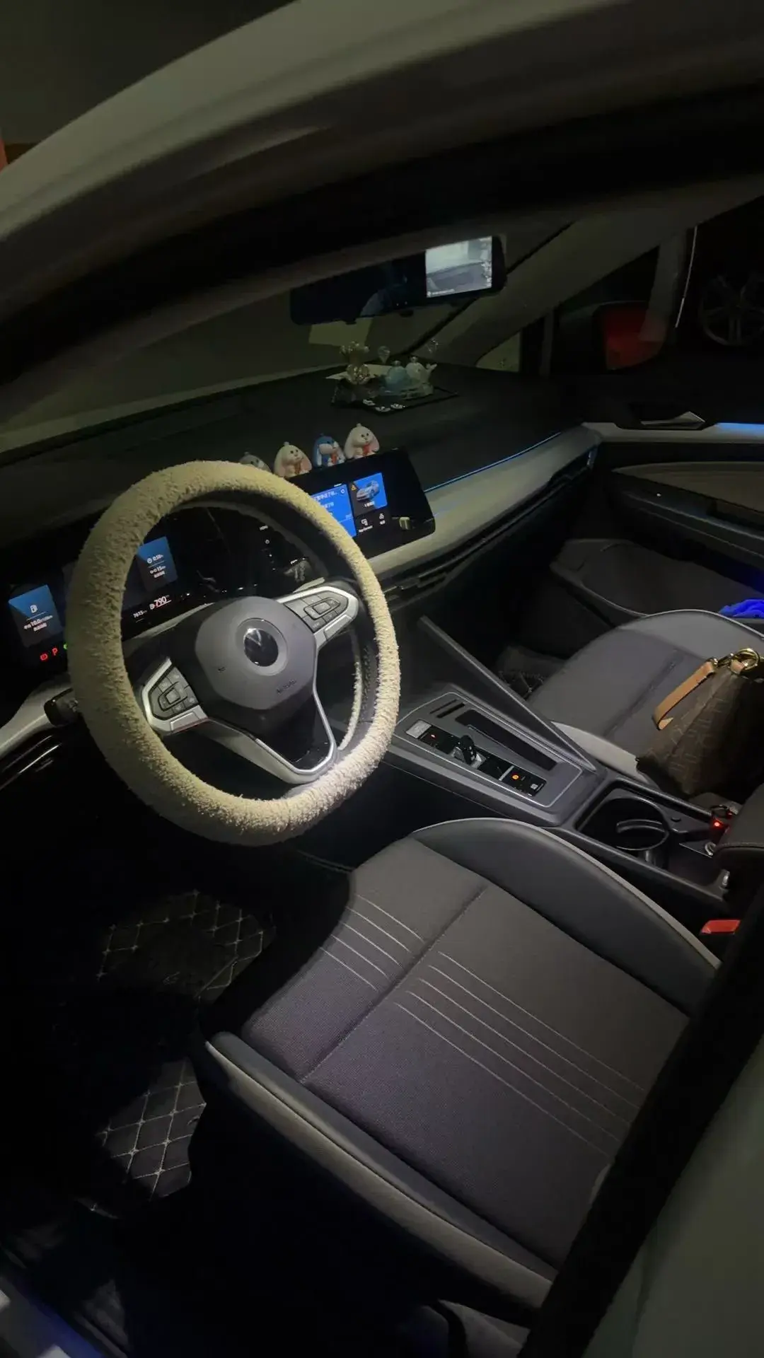 2023 VOLKSWAGEN GOLF thumbnail 2