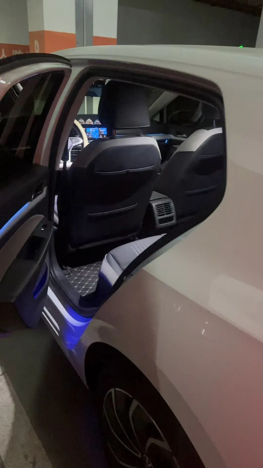 2023 VOLKSWAGEN GOLF thumbnail 4