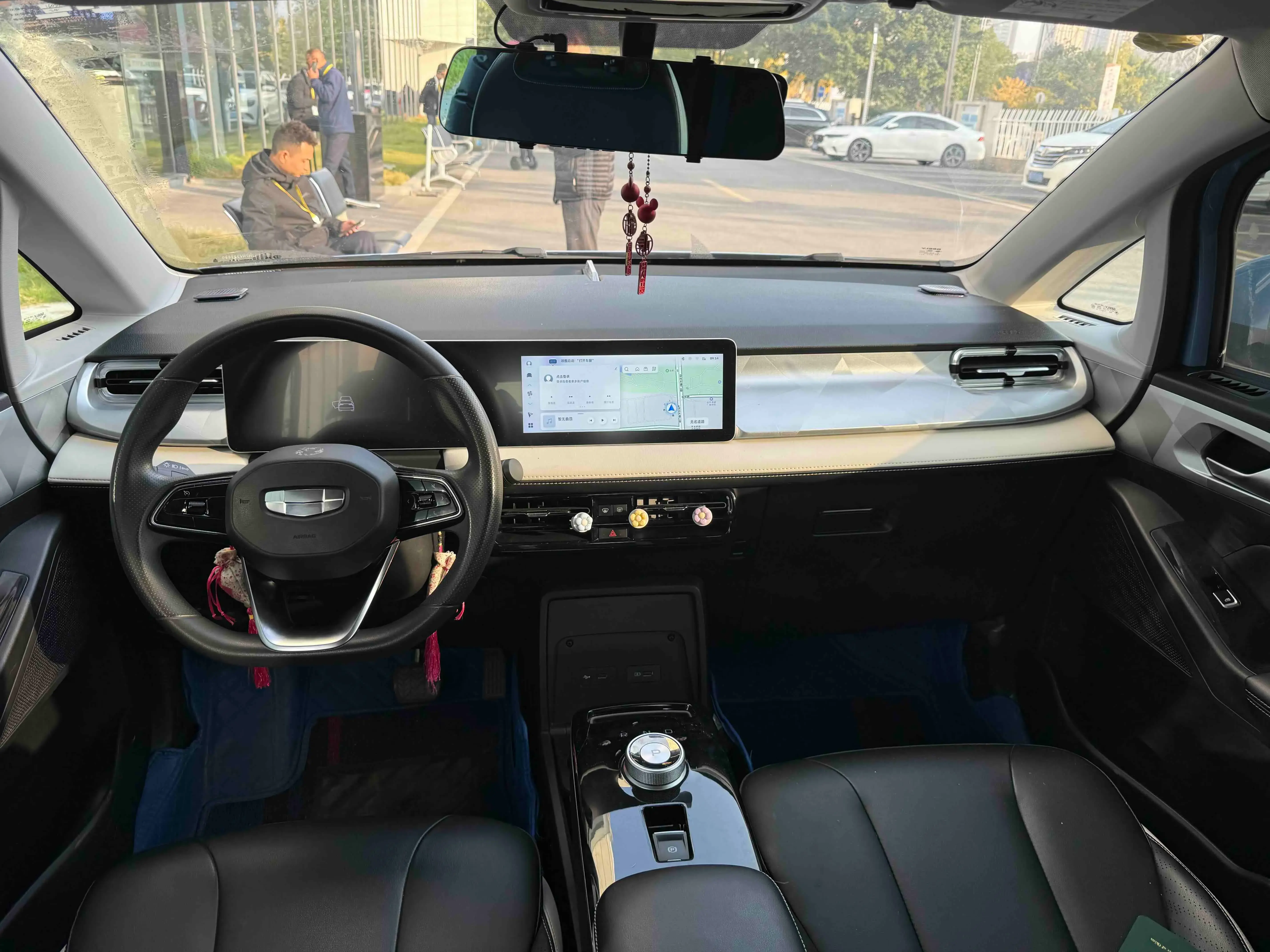 2023 GEOMETRY E thumbnail 4