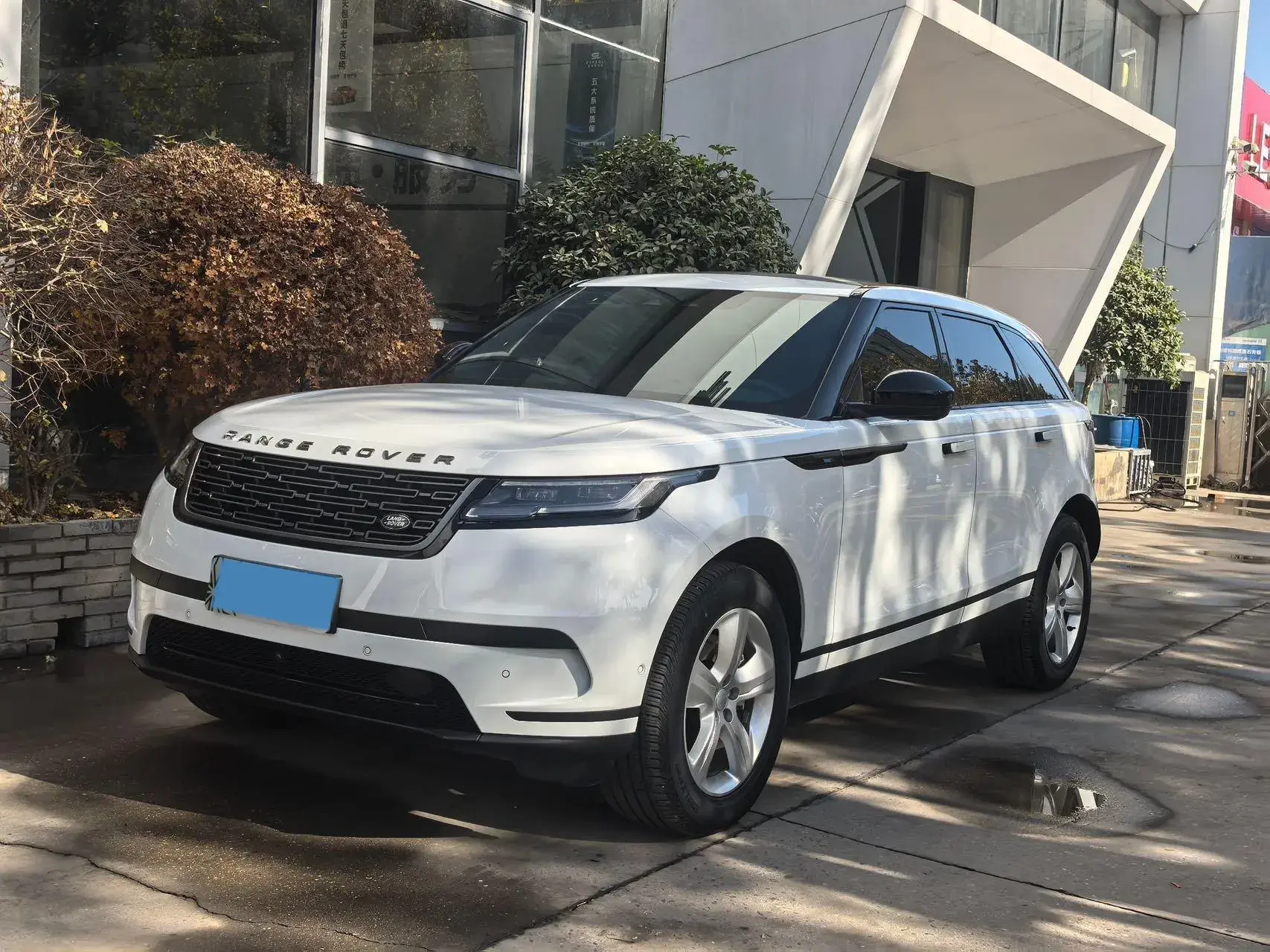 2025 LAND ROVER view 1