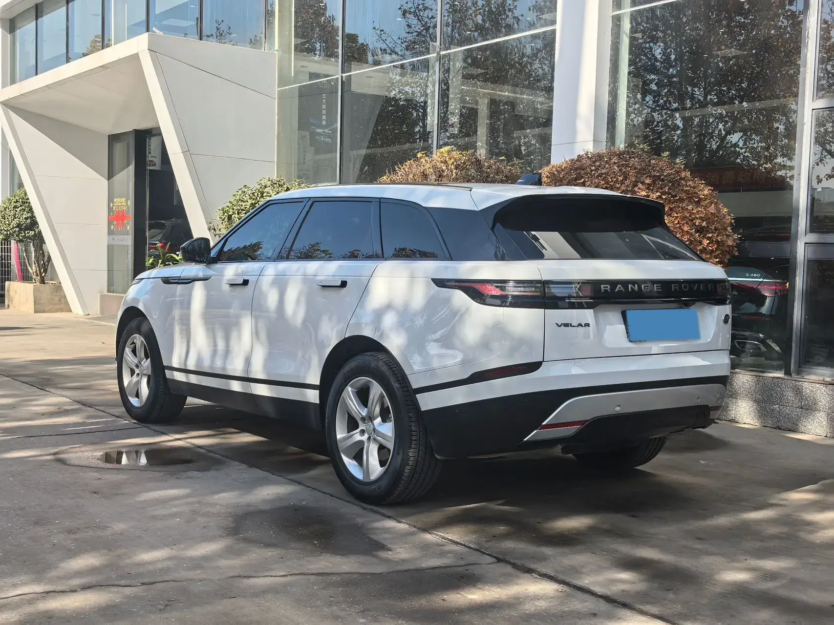 2025 LAND ROVER thumbnail 3