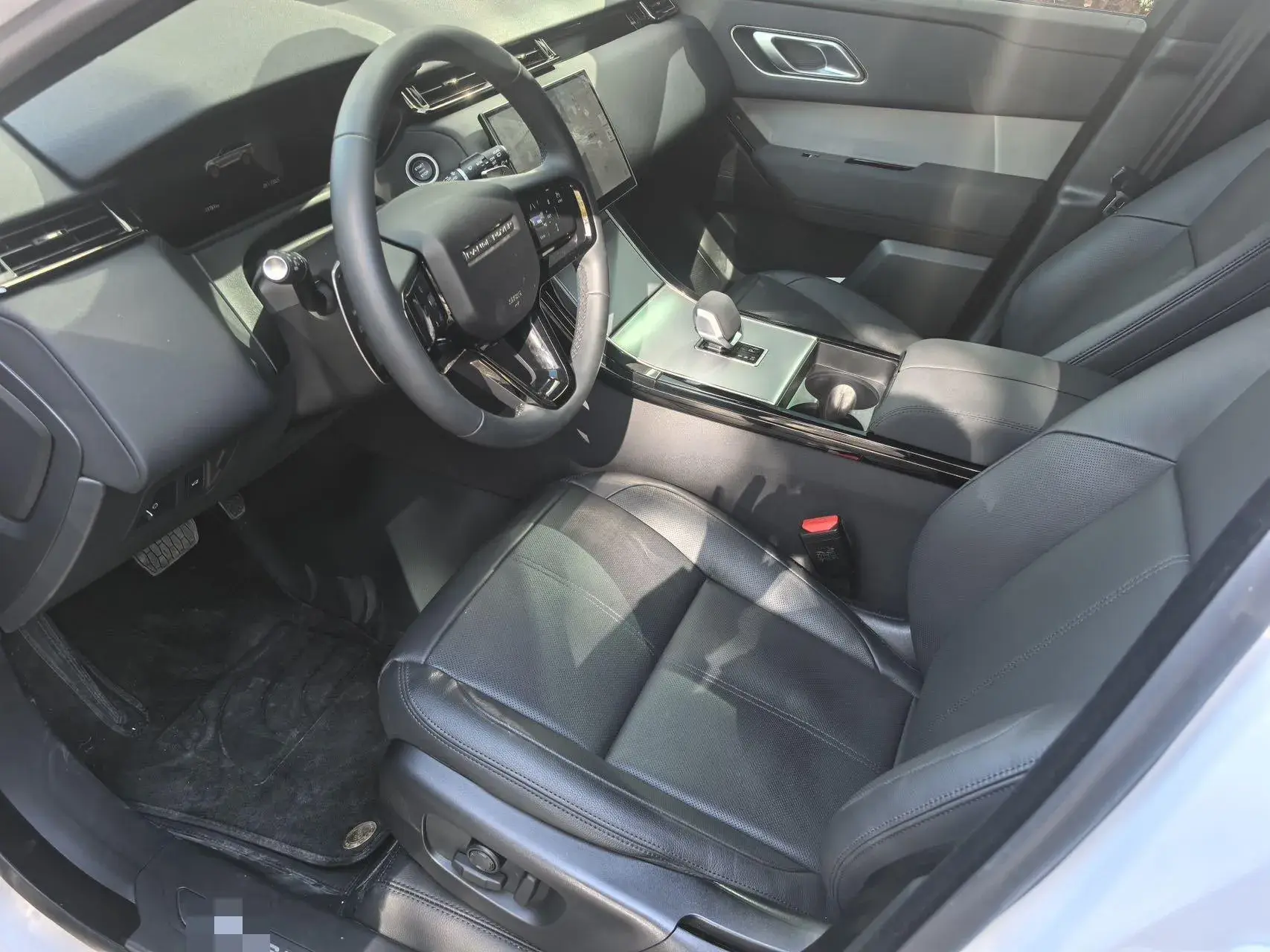 2025 LAND ROVER thumbnail 4